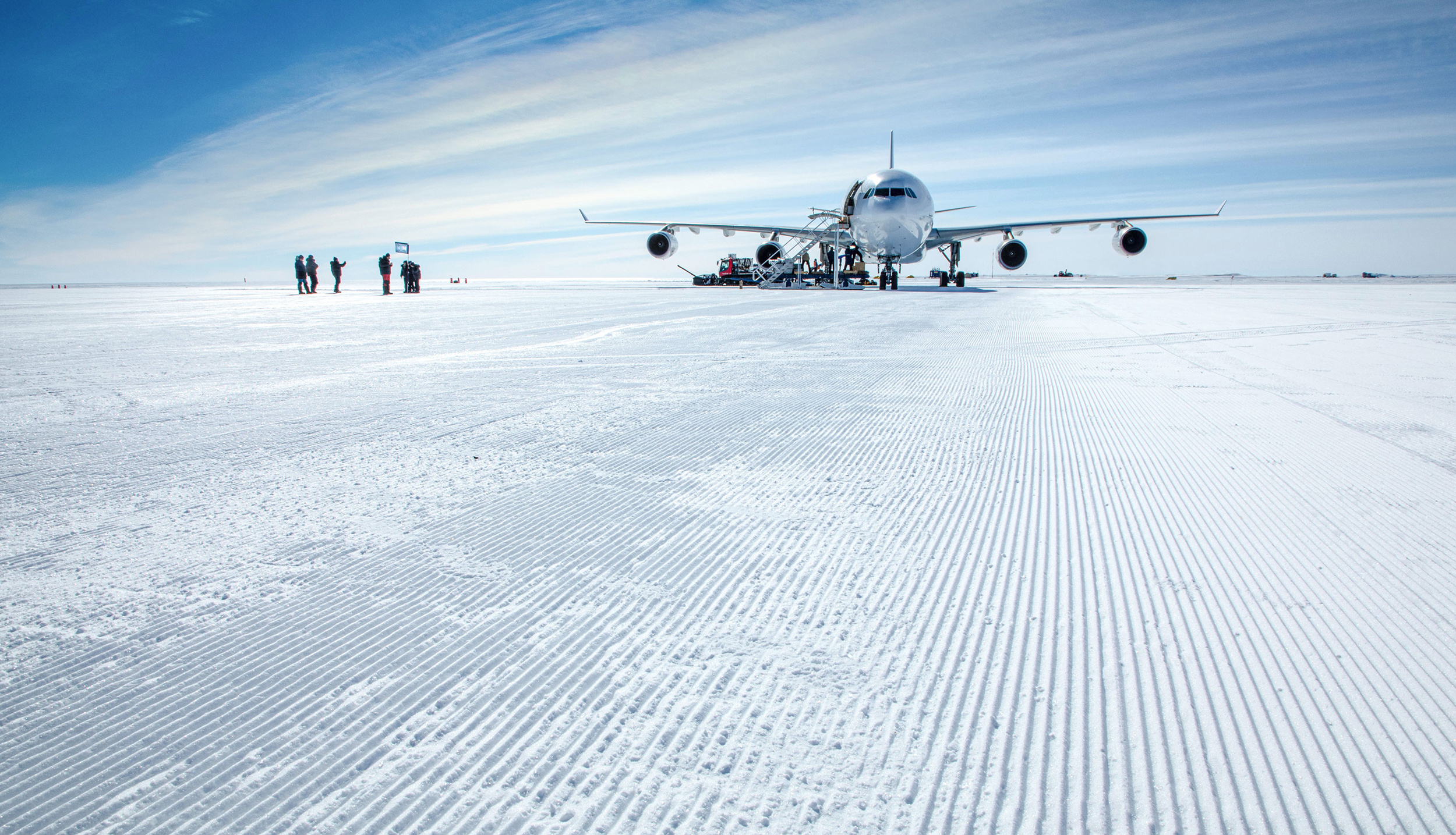 Airbus A340, Travels, Plane lands on Antarctica, 2500x1440 HD Desktop