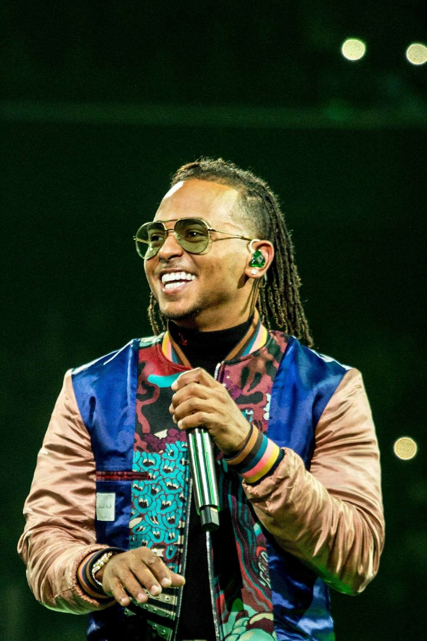 Ozuna: One of the best-selling Latin music artists of all time, Sold around 15 million records since the beginning of his career. 1400x2100 HD Wallpaper.