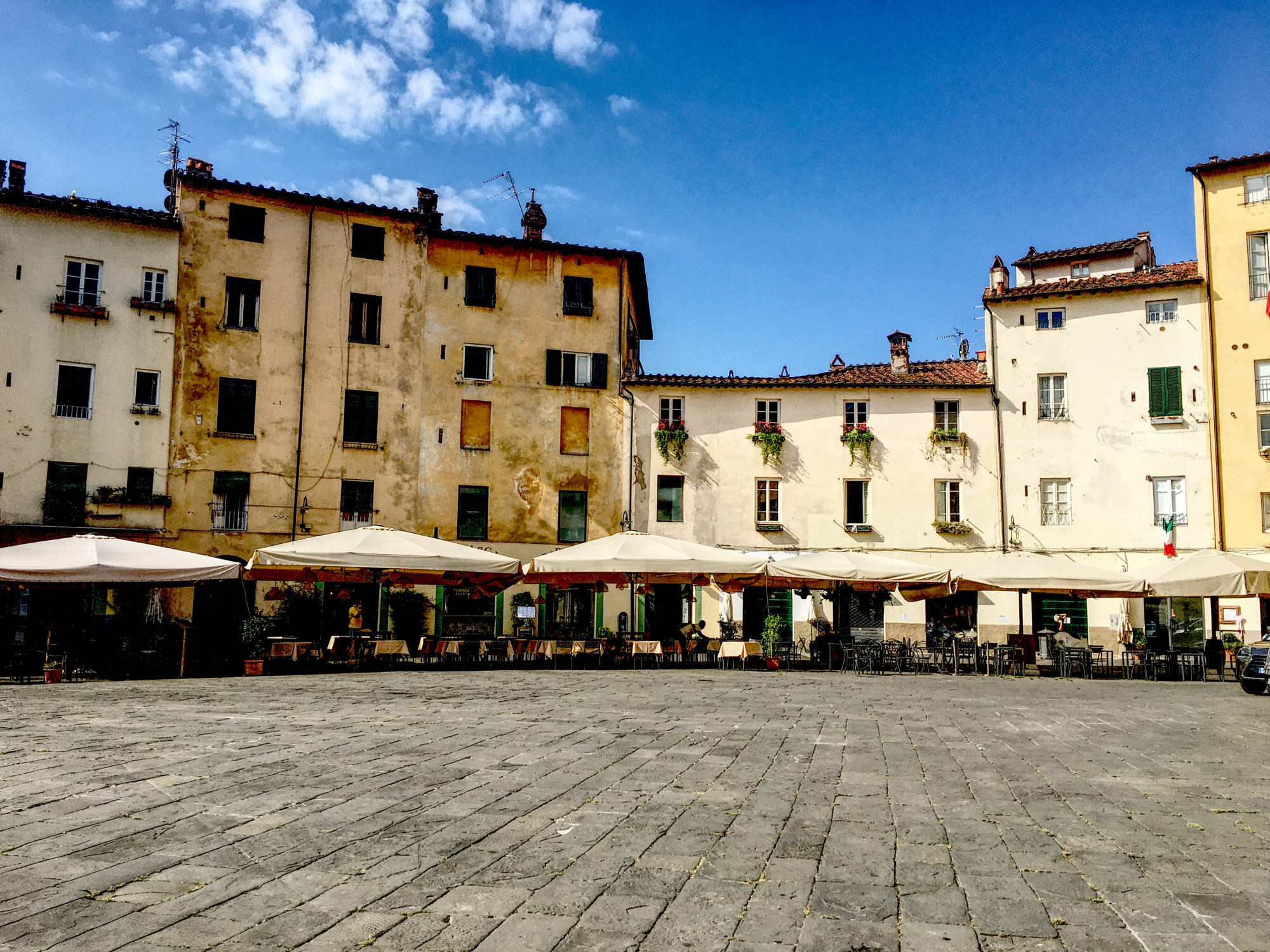 Lucca travel guide, Vagabond's insights, Italian escapade, Cultural exploration, 2000x1500 HD Desktop