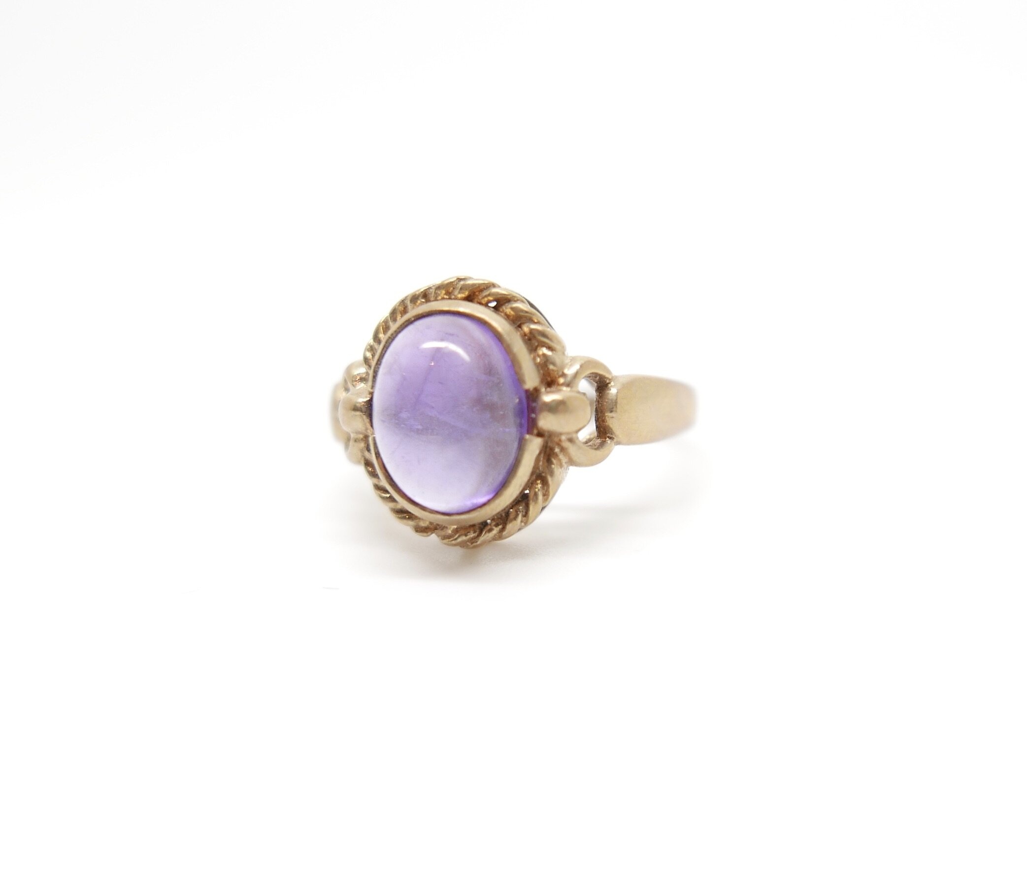 Cabochon jewelry, Vintage amethyst, 9ct gold ring, Antique jewelry boutique, 2090x1790 HD Desktop