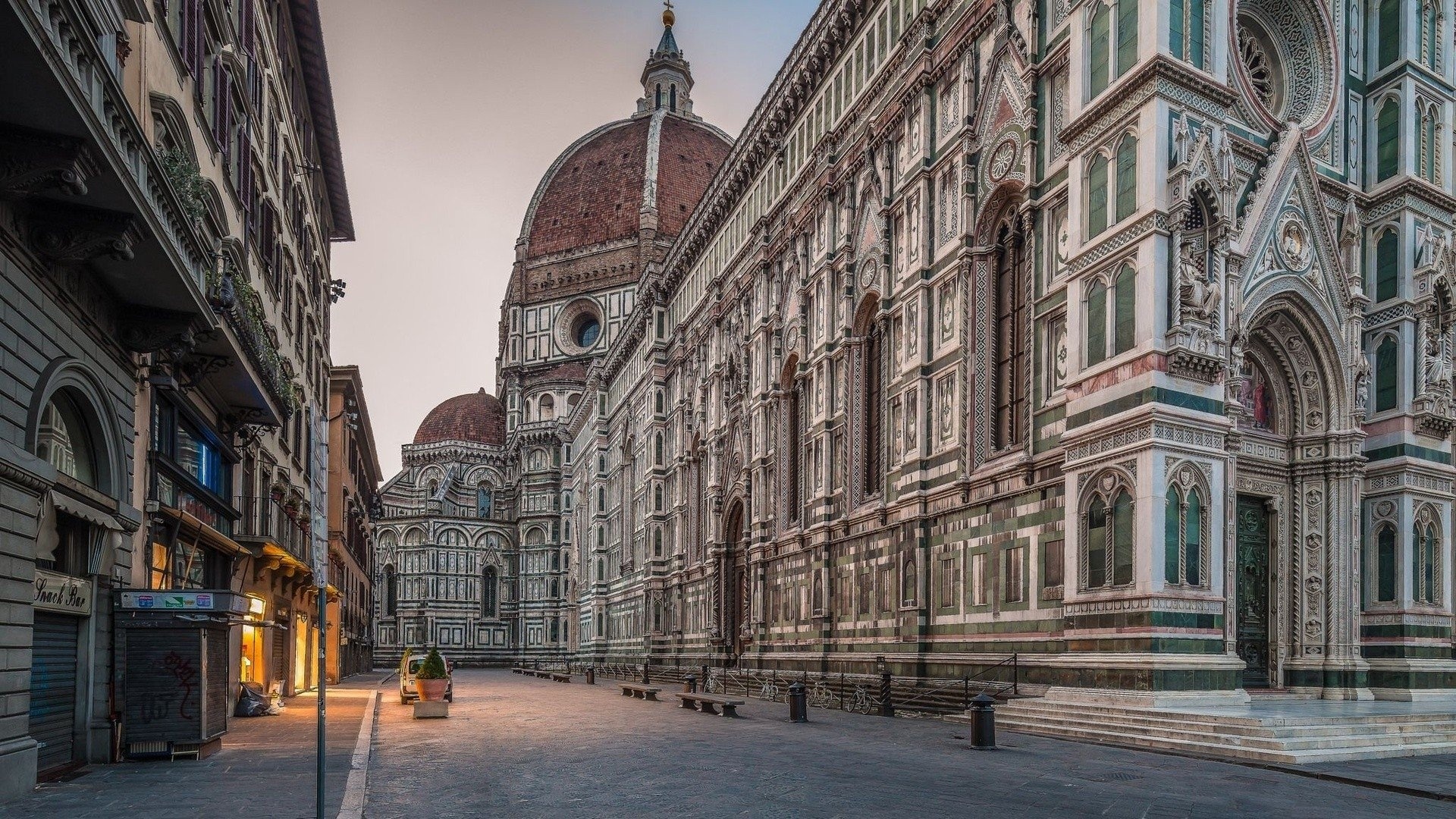 Florence: Cattedrale di Santa Maria del Fiore, The third-largest church in the world. 1920x1080 Full HD Background.