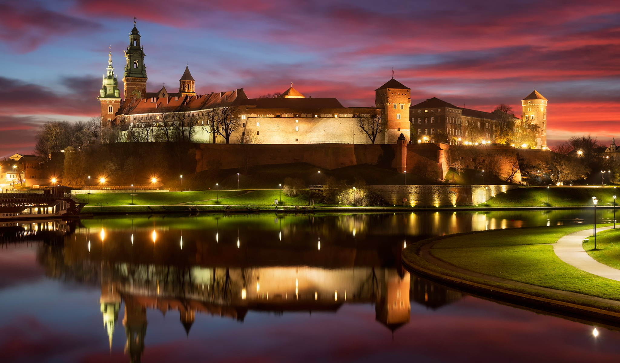 Wawel Royal Castle, Krakow, Vistula river, Polish reflection, 2050x1200 HD Desktop