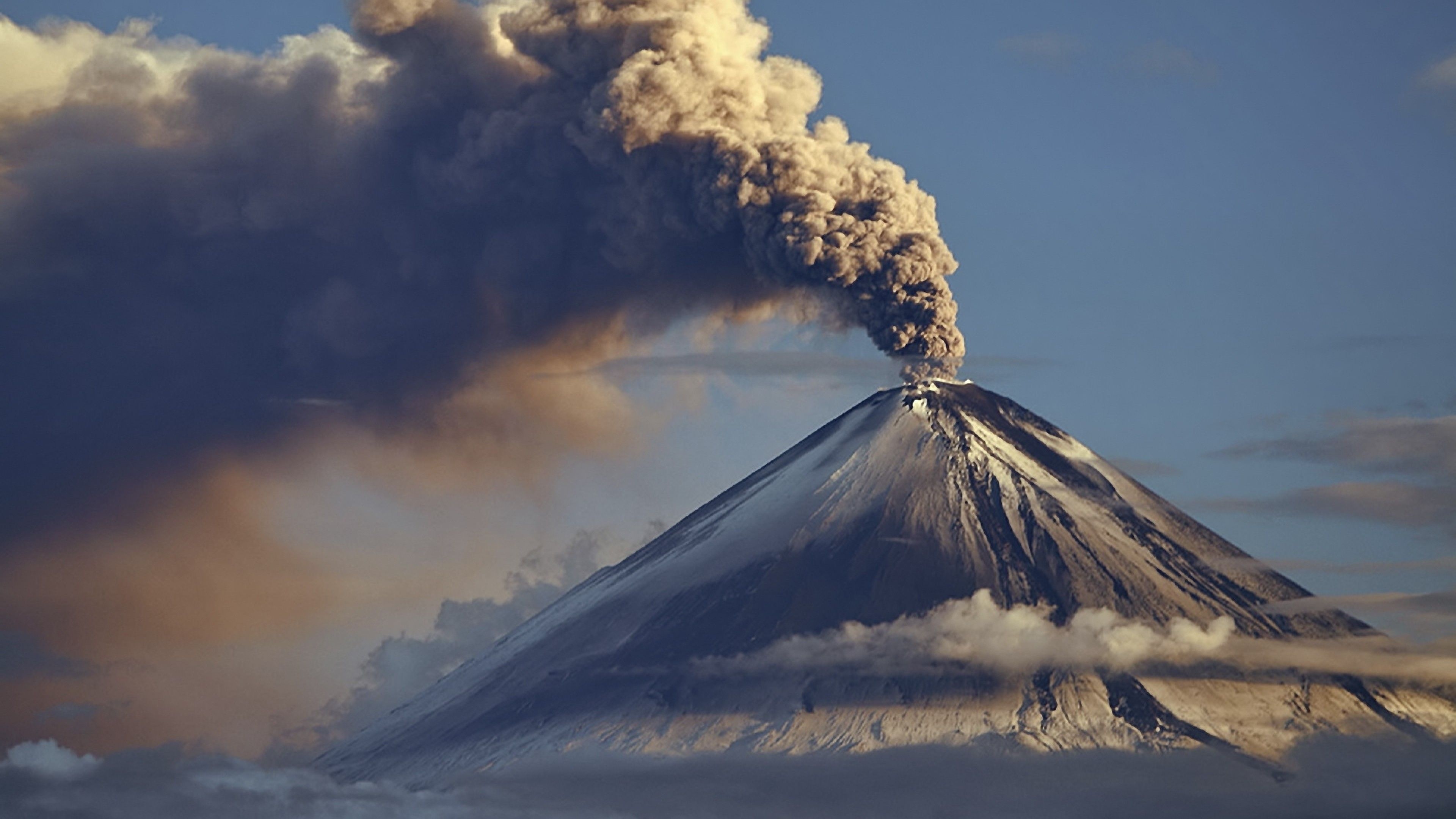 Volcano eruption smoke, Places around the world, Nature's power, Scenic view, 3840x2160 4K Desktop