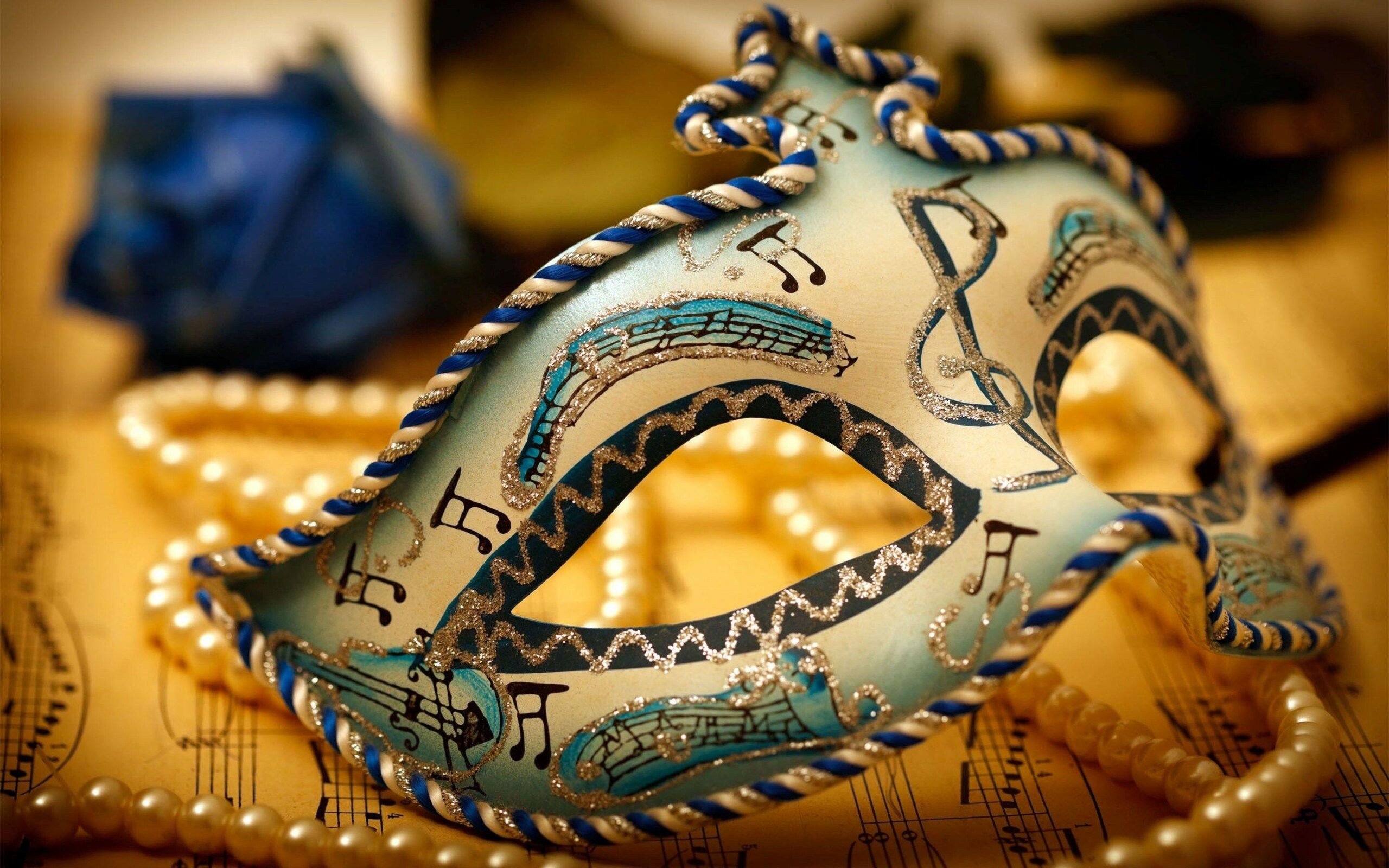 Carnival: The traditional Venetian mask, Bauta. 2560x1600 HD Wallpaper.