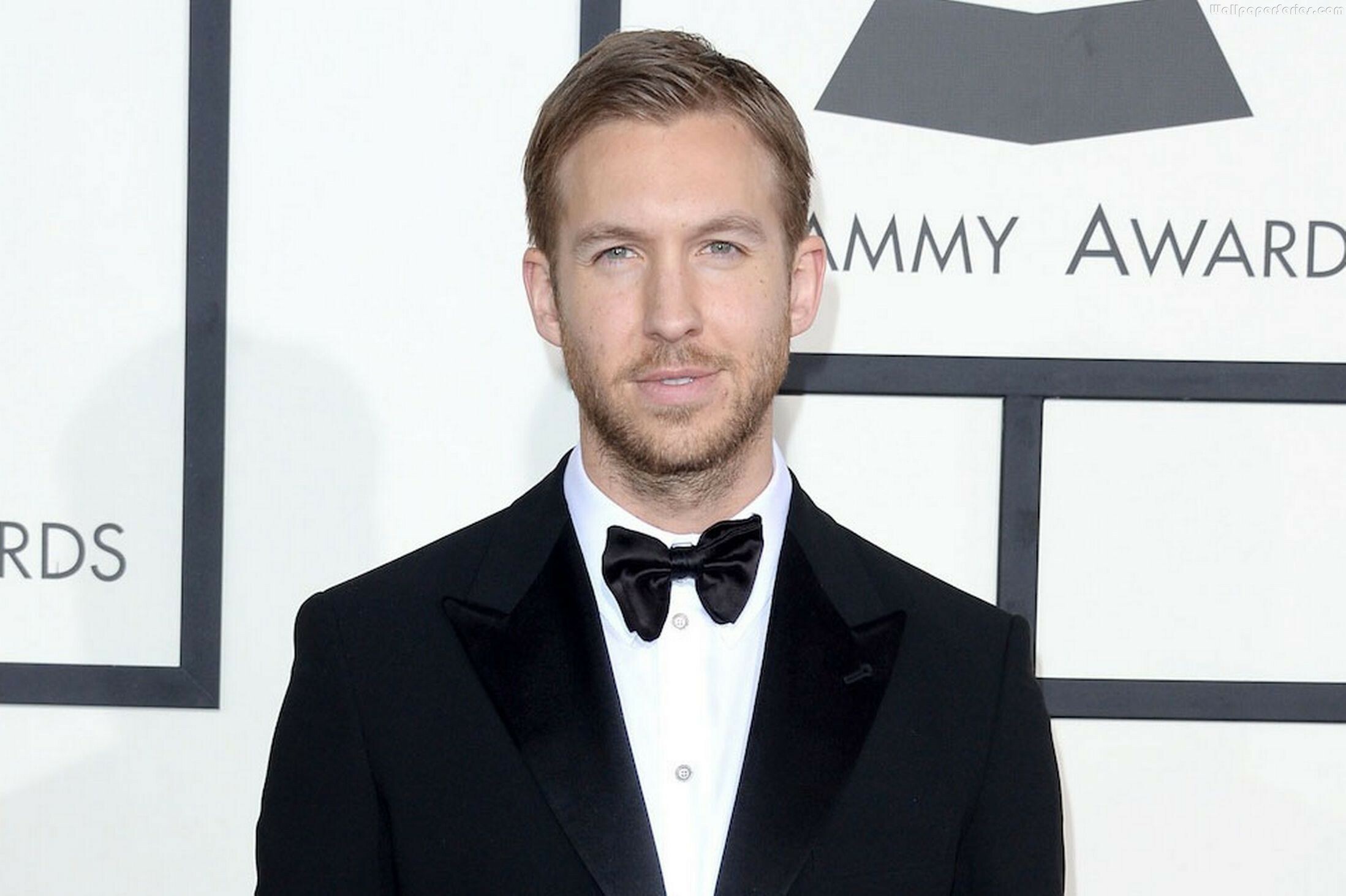 Calvin Harris: 18 Months became his first album to chart on the US Billboard 200. 2200x1470 HD Background.