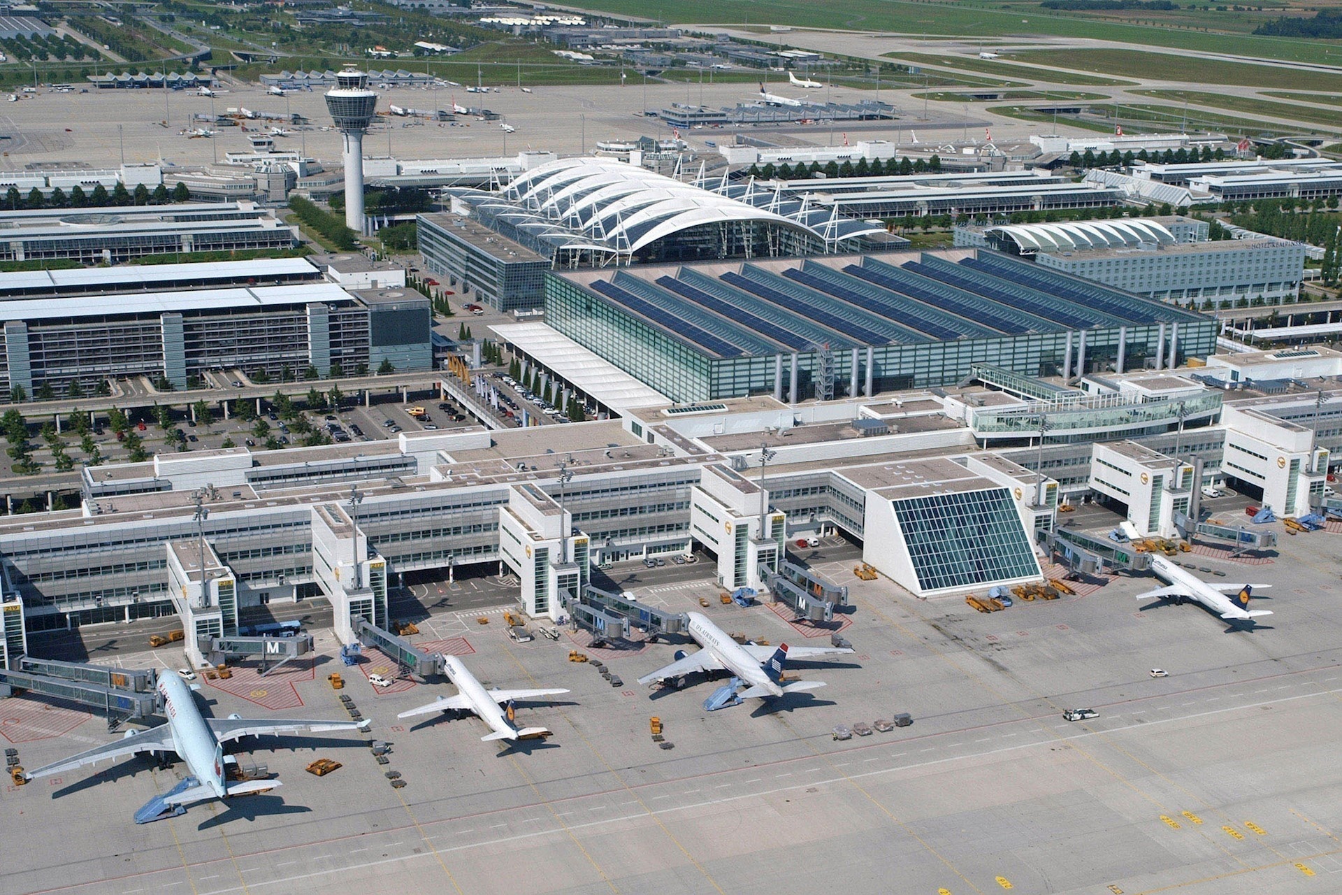 Munich International Airport, Lufthansa partnership, Climate protection, Sustainable aviation, 1920x1280 HD Desktop