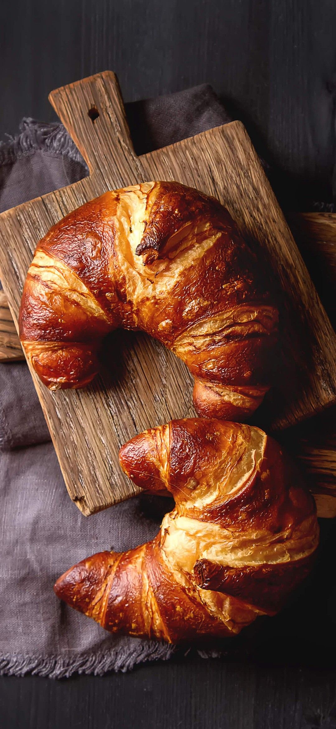 Croissant: Must be made with pure butter, not margarine or other fats. 1080x2340 HD Background.