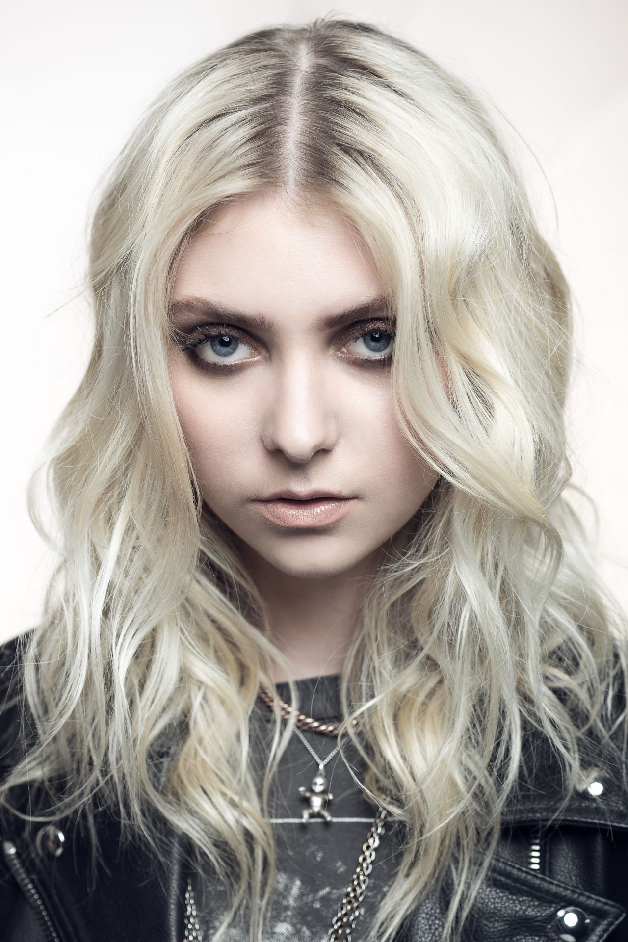 Taylor Momsen, The Pretty Reckless, 2017 Photoshoot, 1280x1920 HD Phone
