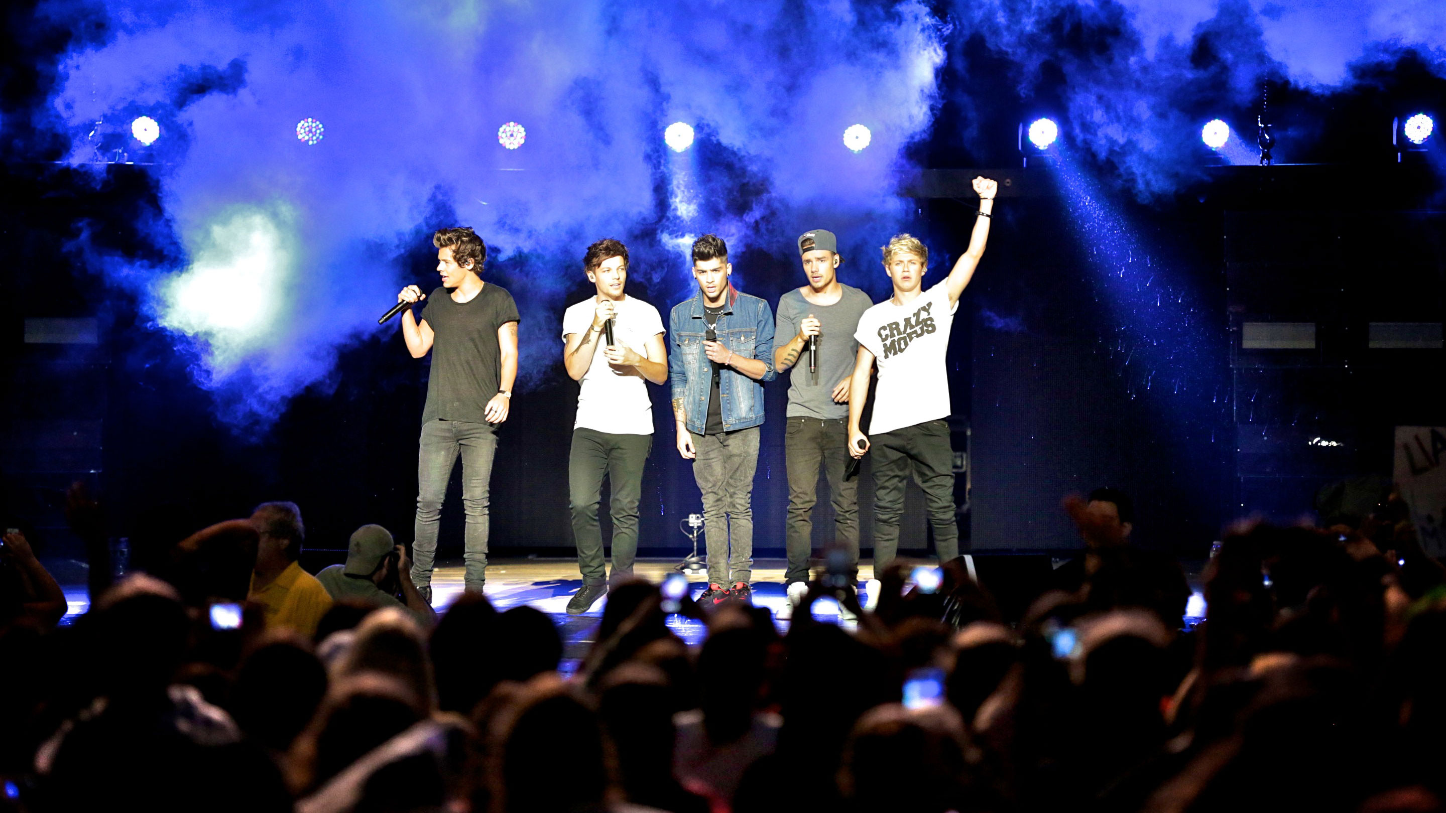 Concert: One direction, An English-Irish pop boy band formed in London‎, iTunes Festival: London 2012. 2880x1620 HD Background.