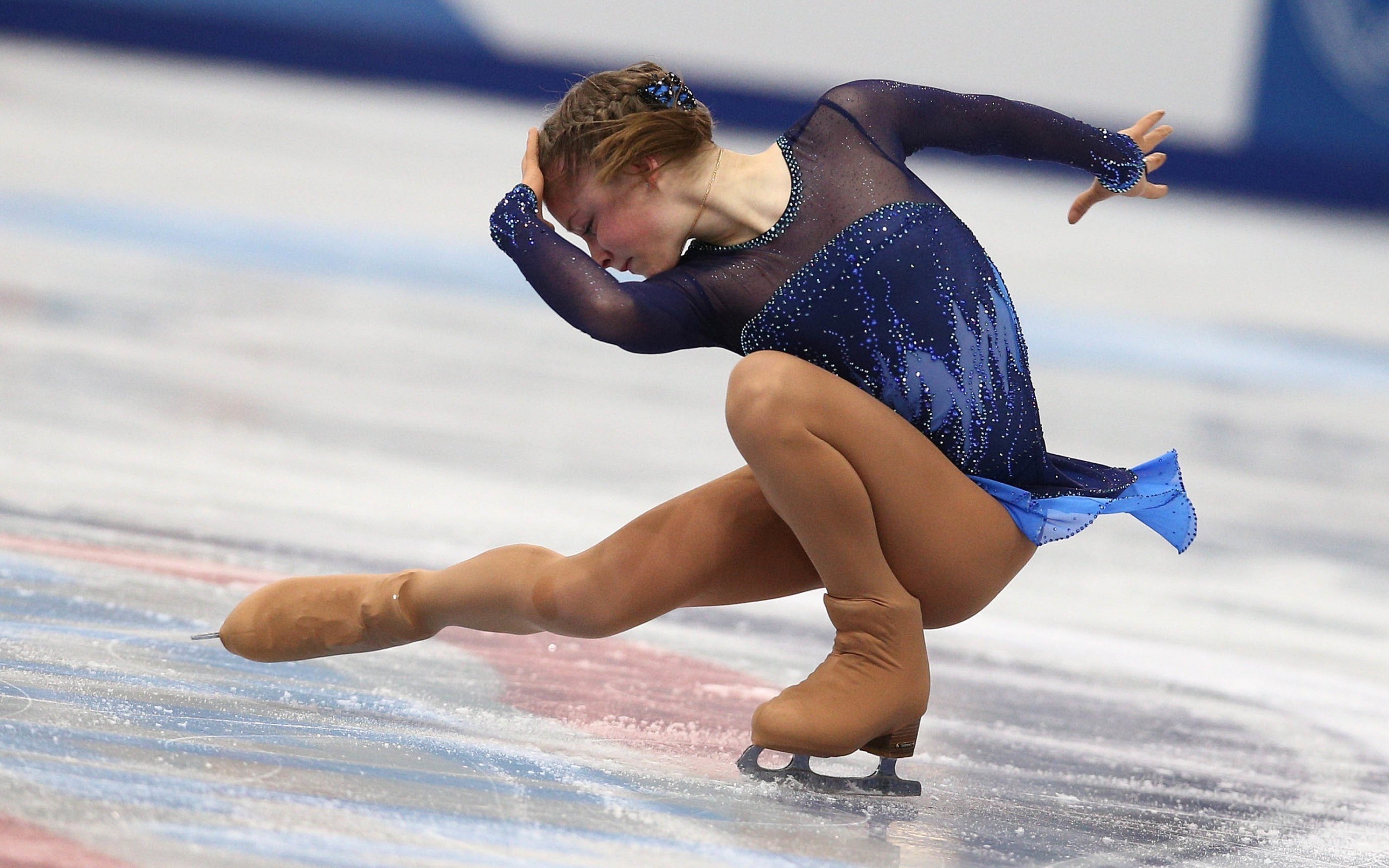 Single Skating: Yulia Lipnitskaya, A Russian retired competitive figure skater, Sochi 2014 Champion. 2560x1600 HD Background.
