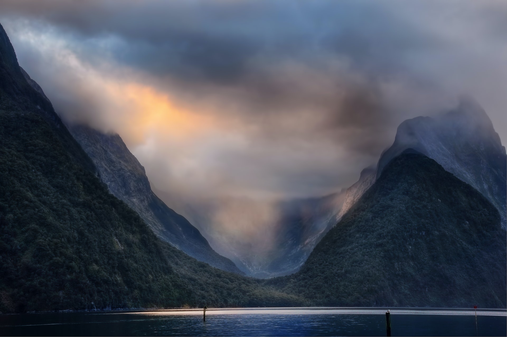 Fiordland National Park, Travels, Tour guides, Tourist, 1920x1280 HD Desktop
