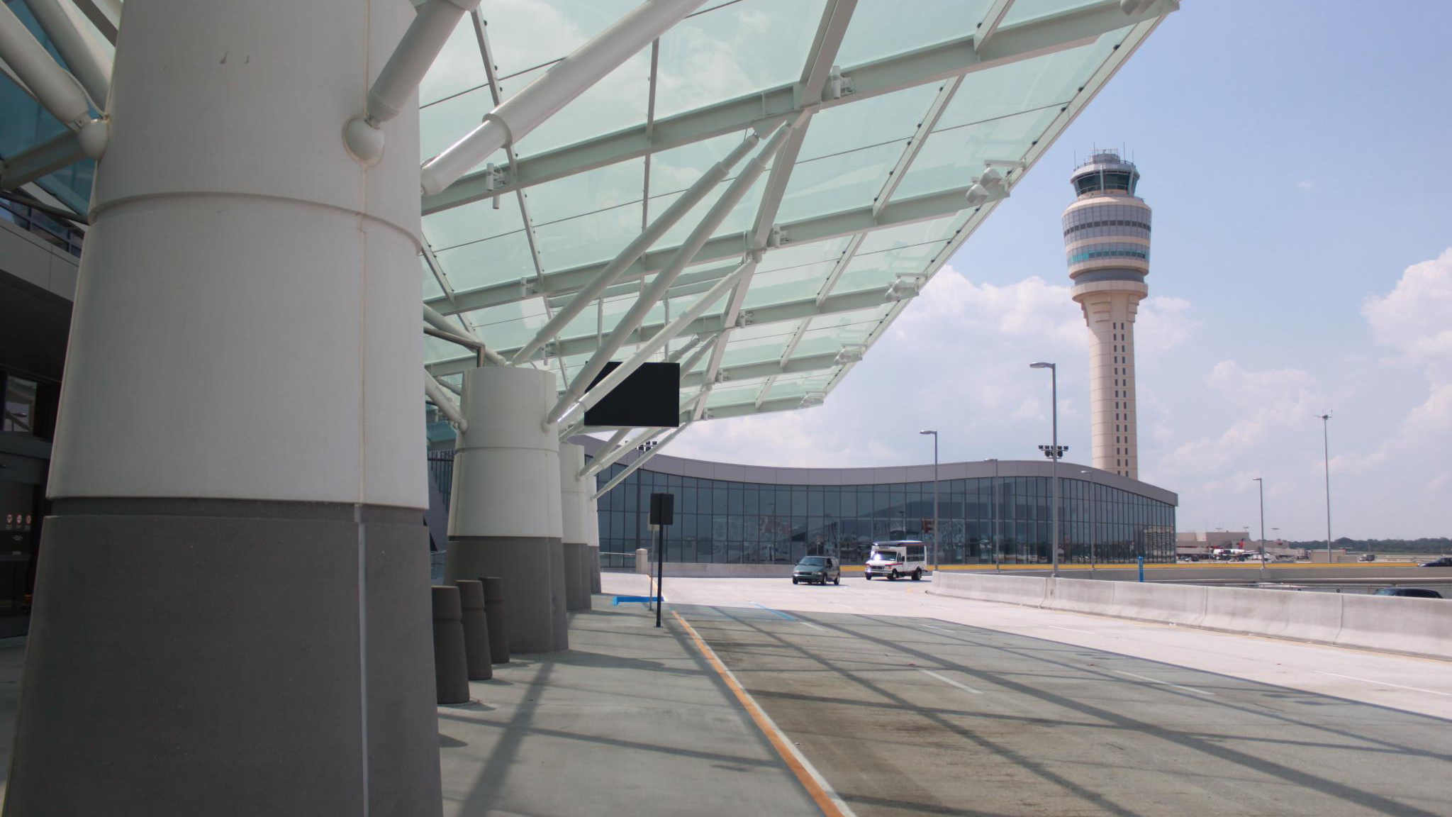 Hartsfield-Jackson, Atlanta International Airport, Evacuate, Control tower, 2050x1160 HD Desktop