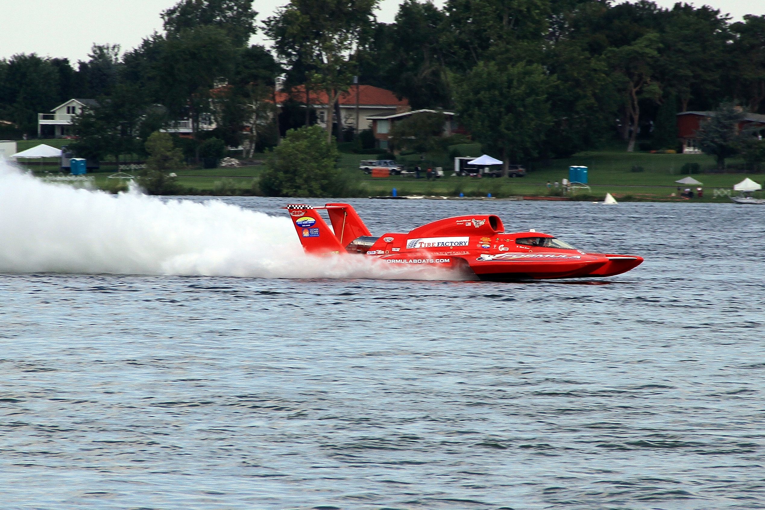 Hydroplane: U-57, Uses the water it is on for lift rather than buoyancy. 2540x1700 HD Background.