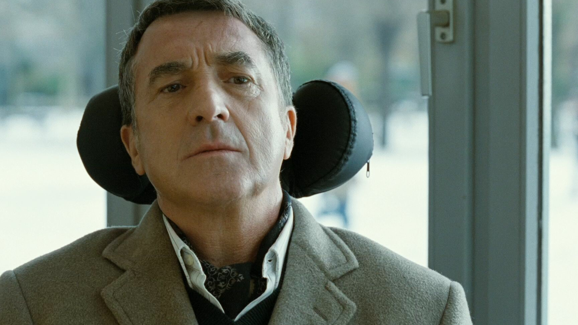 Intouchables: Philippe, The film has grossed $166 million in France and $444.7 million worldwide. 1920x1080 Full HD Background.