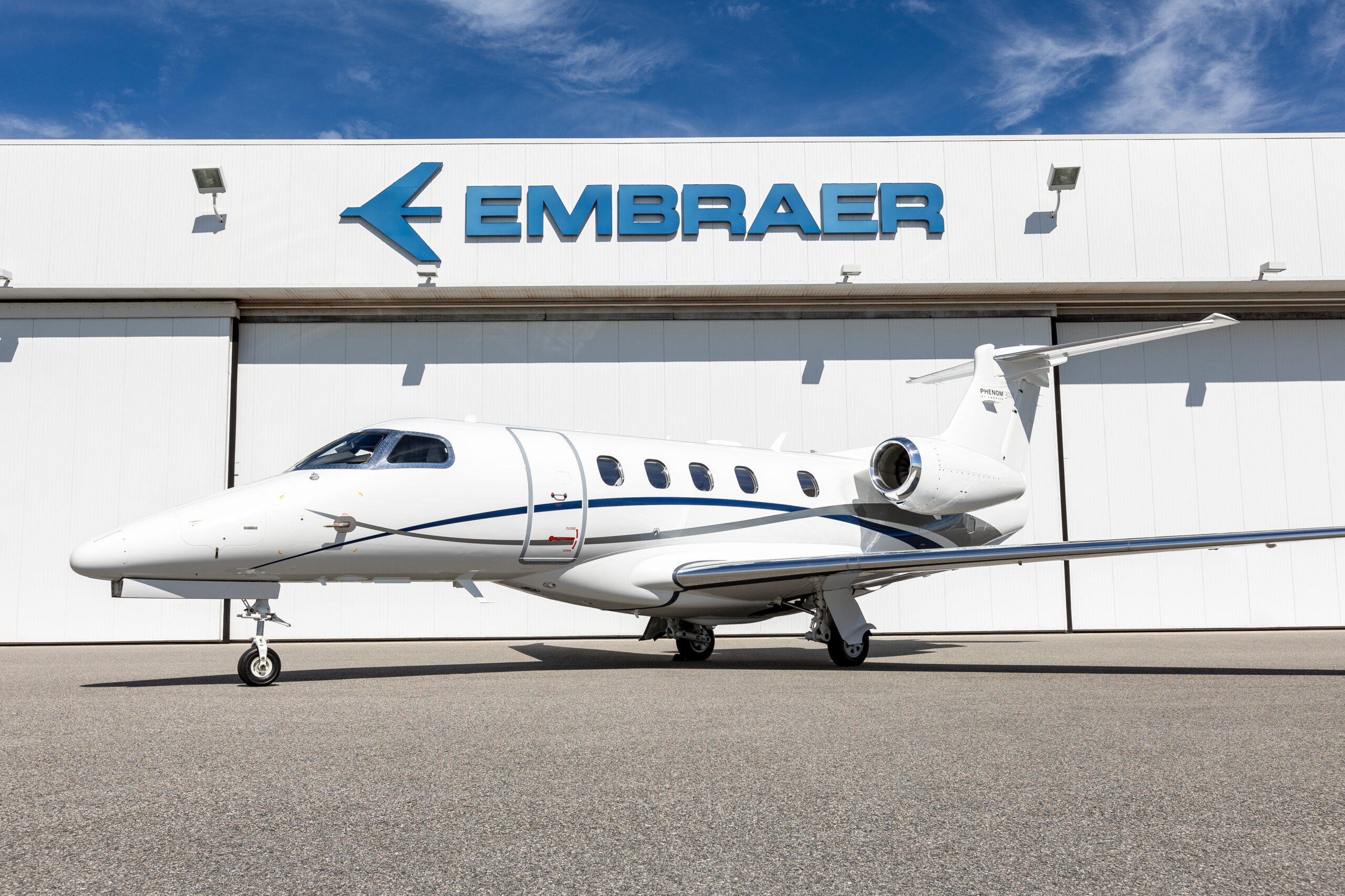 Embraer Phenom, First delivery in Ecuador, Aviacionline, 2560x1710 HD Desktop