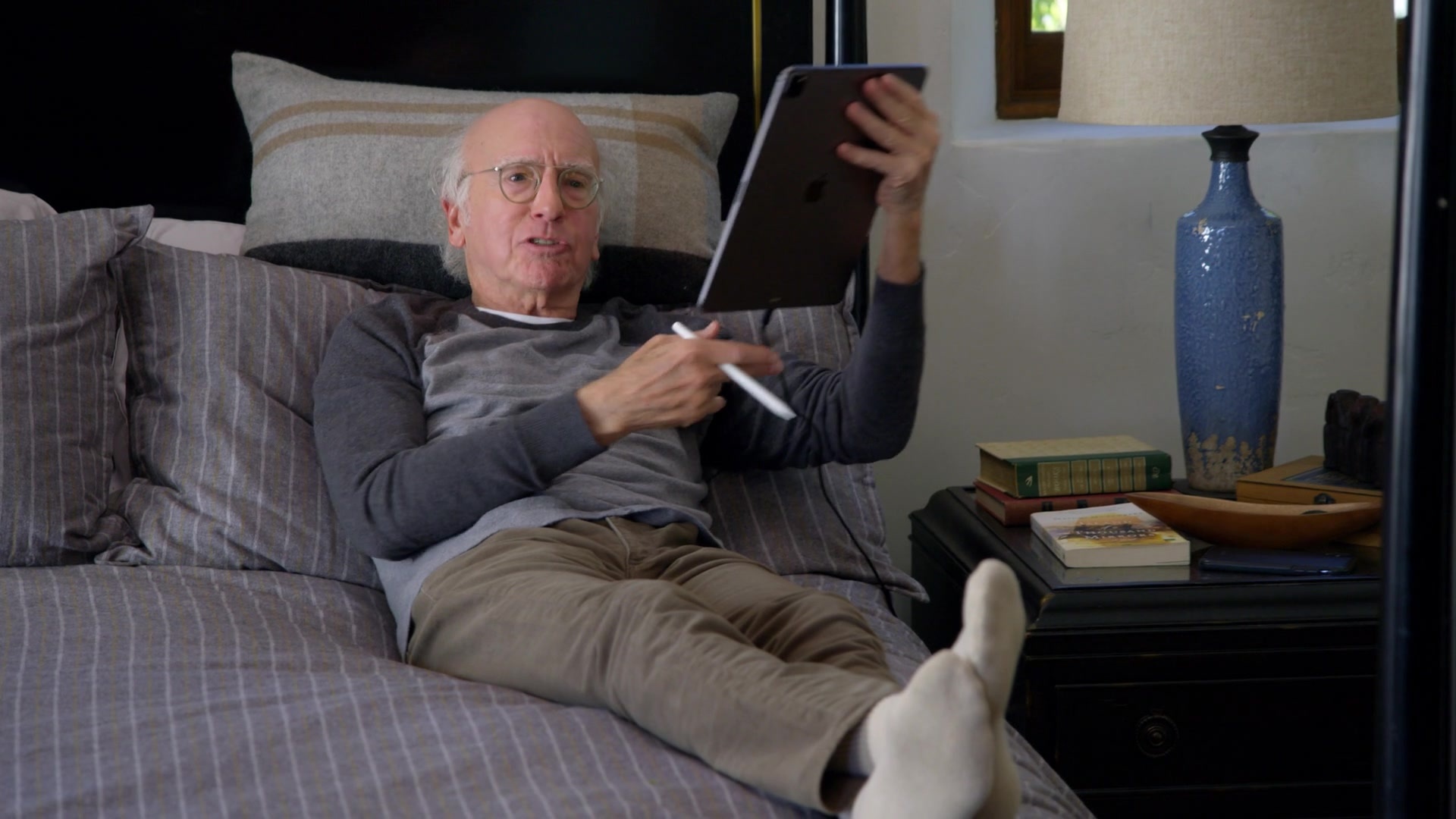 Curb Your Enthusiasm, Larry David's iPad Pro, Season 11 episode 6, 1920x1080 Full HD Desktop
