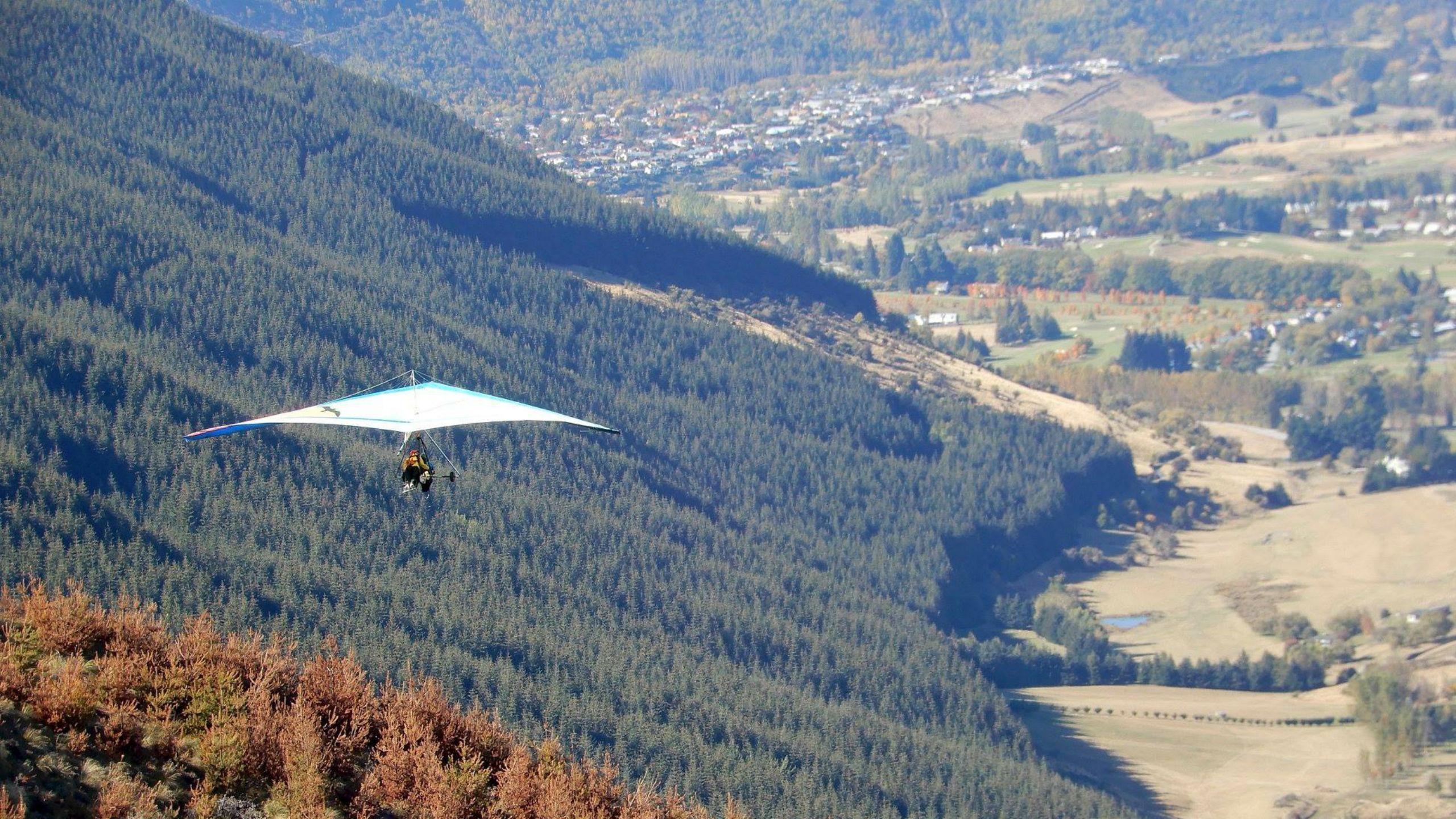 Gliding: Hang Gliding in Queenstown, New Zealand, Extreme air sport. 2560x1440 HD Wallpaper.
