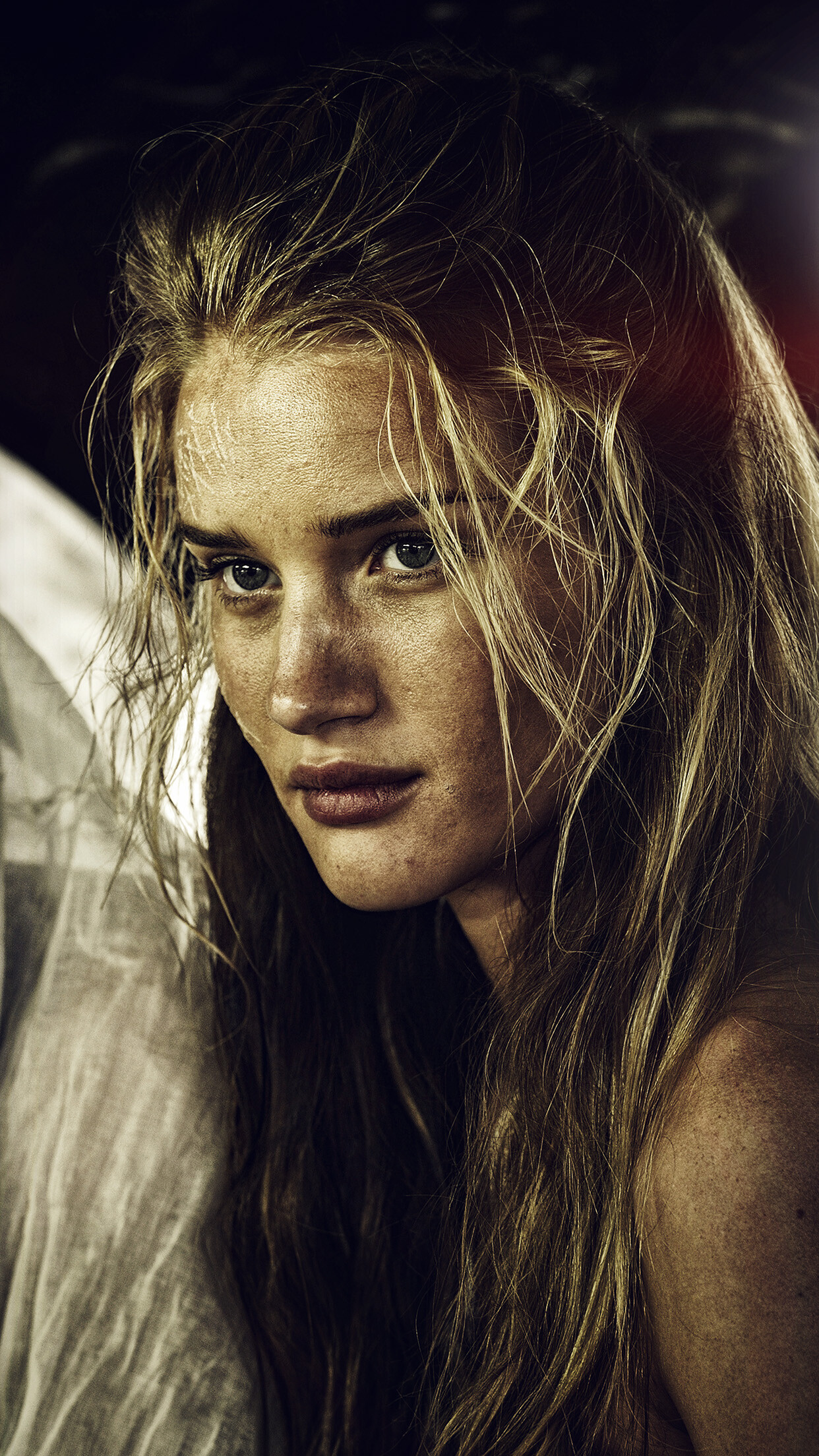 Rosie Huntington-Whiteley, Mad Max star, Film glamour, Celeb papers, 1250x2210 HD Phone