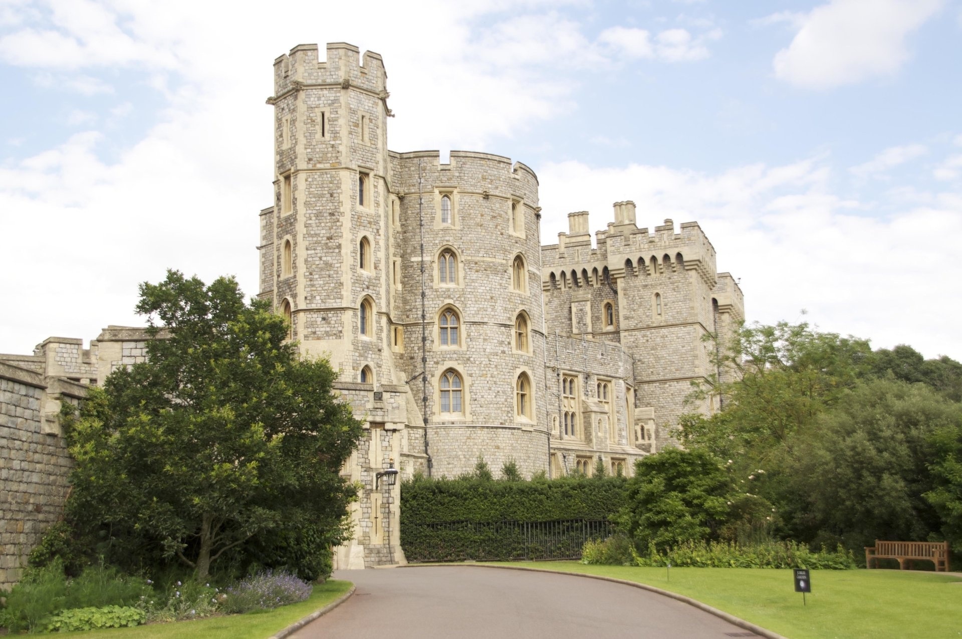 Windsor Castle wallpapers, 4K images, Historical fortress, Beautiful backgrounds, 1920x1280 HD Desktop