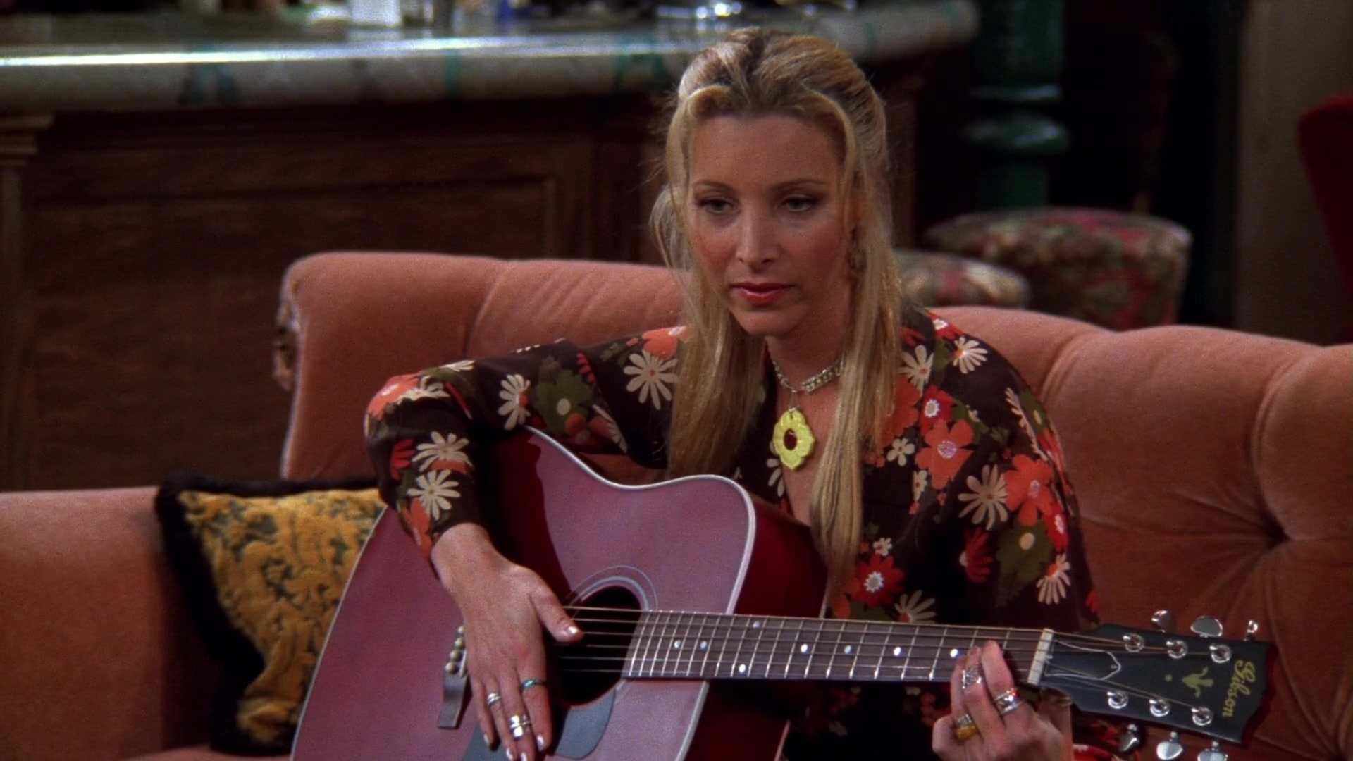 Lisa Kudrow, Gibson acoustic guitar, Friends season 4, Joey's new girlfriend, 1920x1080 Full HD Desktop