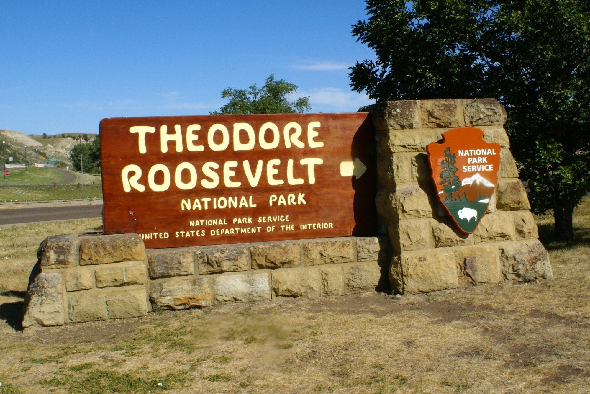 Theodore Roosevelt National Park, Medora, Gateway, 2000x1340 HD Desktop
