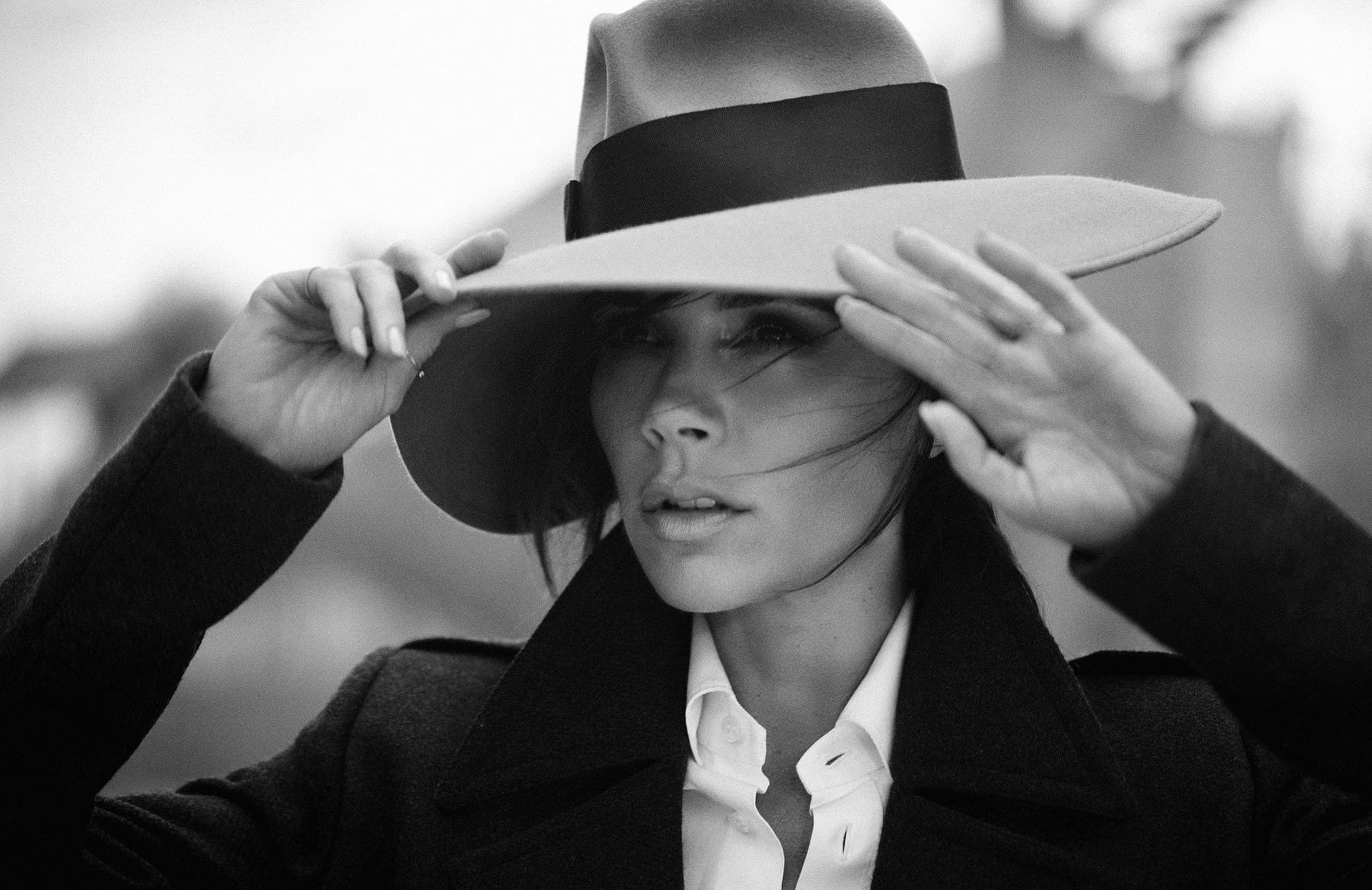 Victoria Beckham: Launched an eponymous label in 2008, and a lower-priced label in 2011. 2230x1440 HD Background.