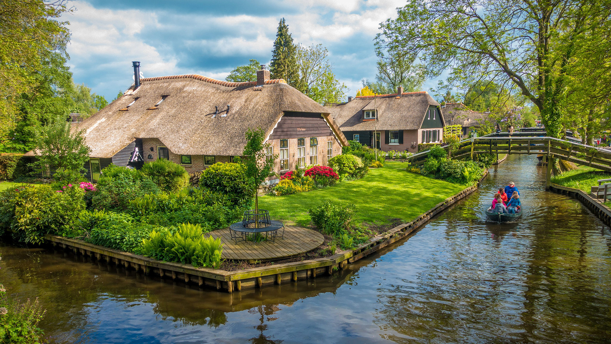 Hidden paradise in Europe, Giethoorn village, Netherlands, 2050x1160 HD Desktop