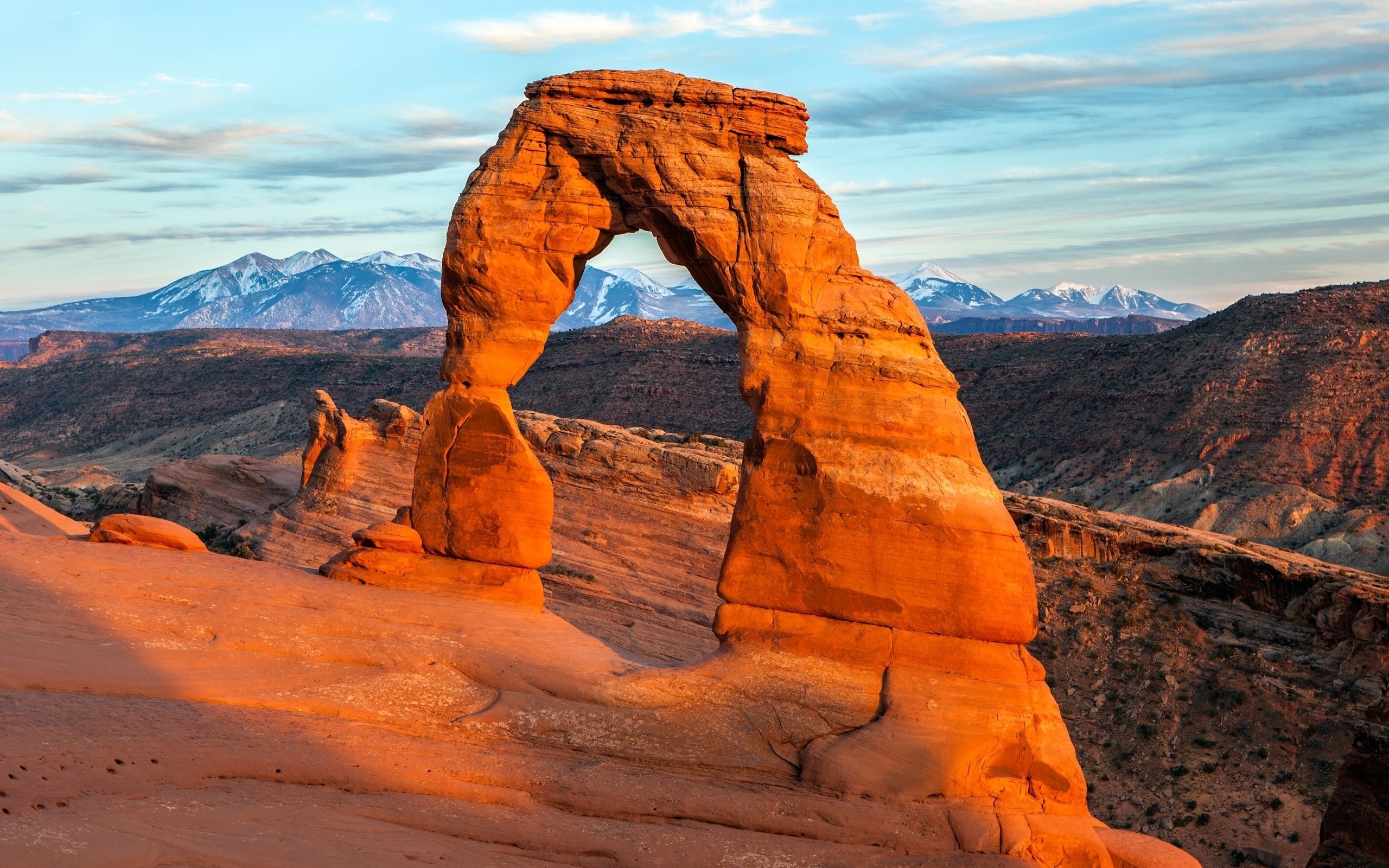 Utah: Delicate Arch, La Sal Mountains, The Colorado Plateau. 2560x1600 HD Background.