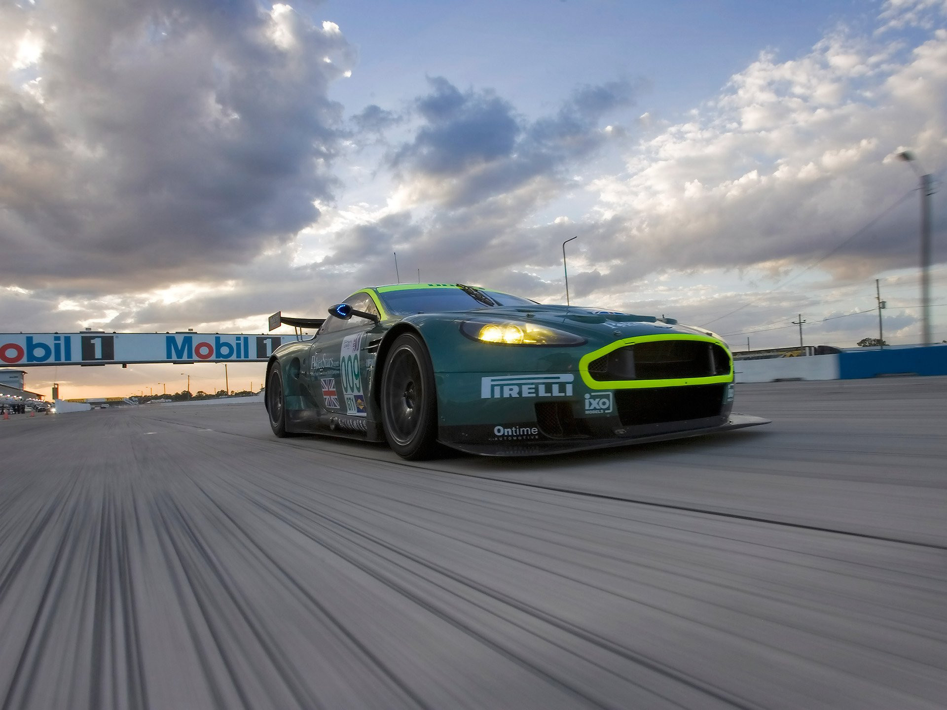 Aston Martin Le Mans, Racing cars, Track, HD background, 1920x1440 HD Desktop