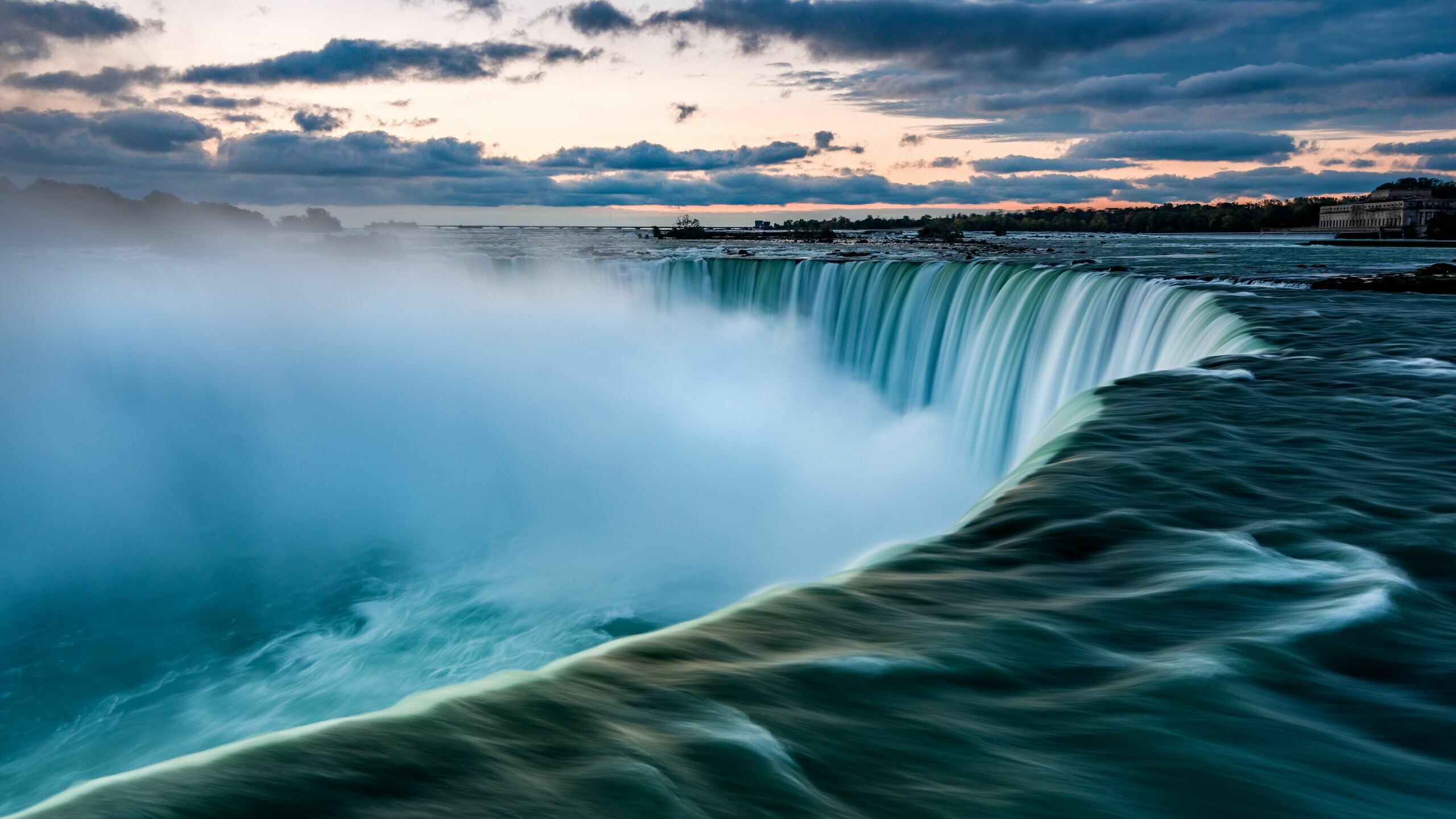 Niagara Falls: Three waterfalls that straddle the international border between the Canadian province of Ontario and the American state of New York. 2560x1440 HD Wallpaper.