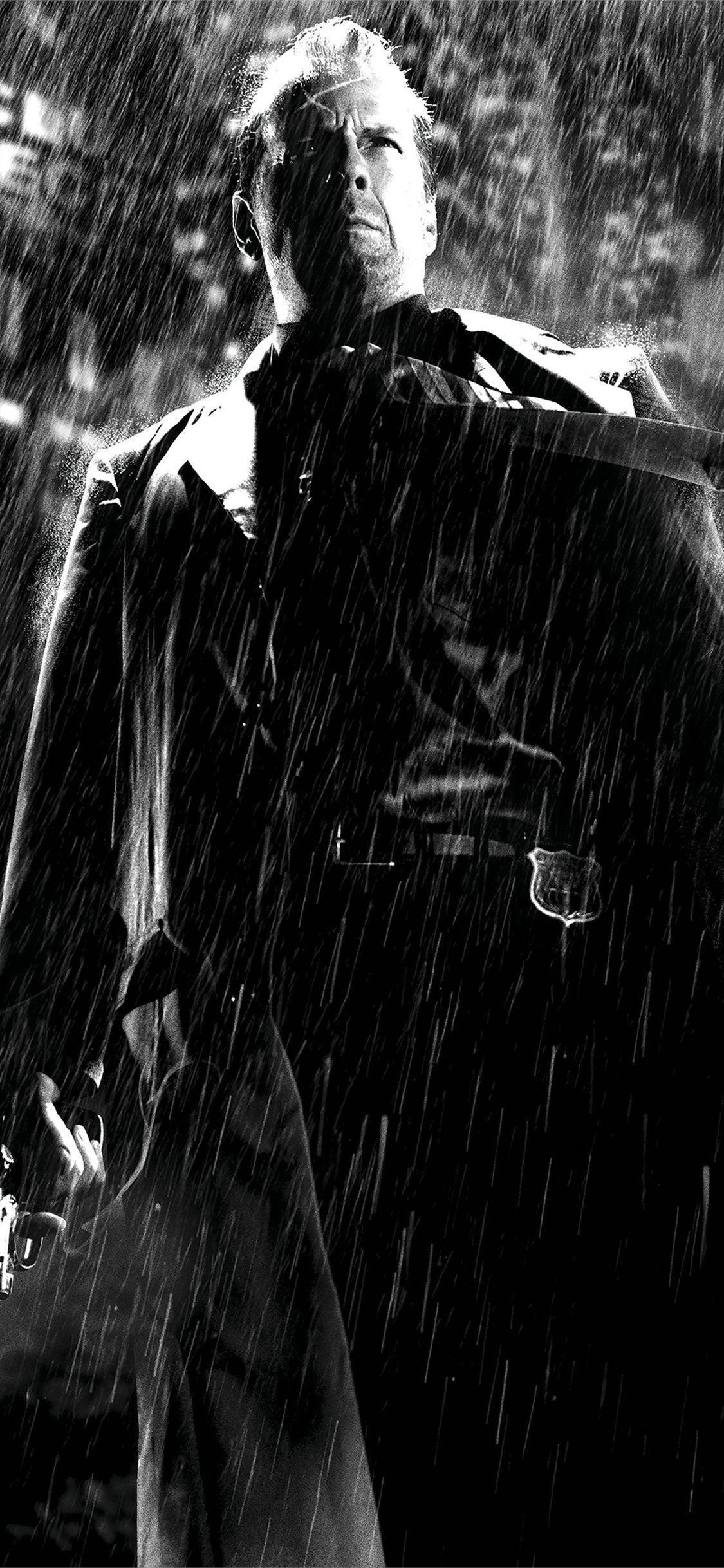 Sin City: Bruce Willis as Detective John Hartigan, Monochrome. 1130x2440 HD Background.