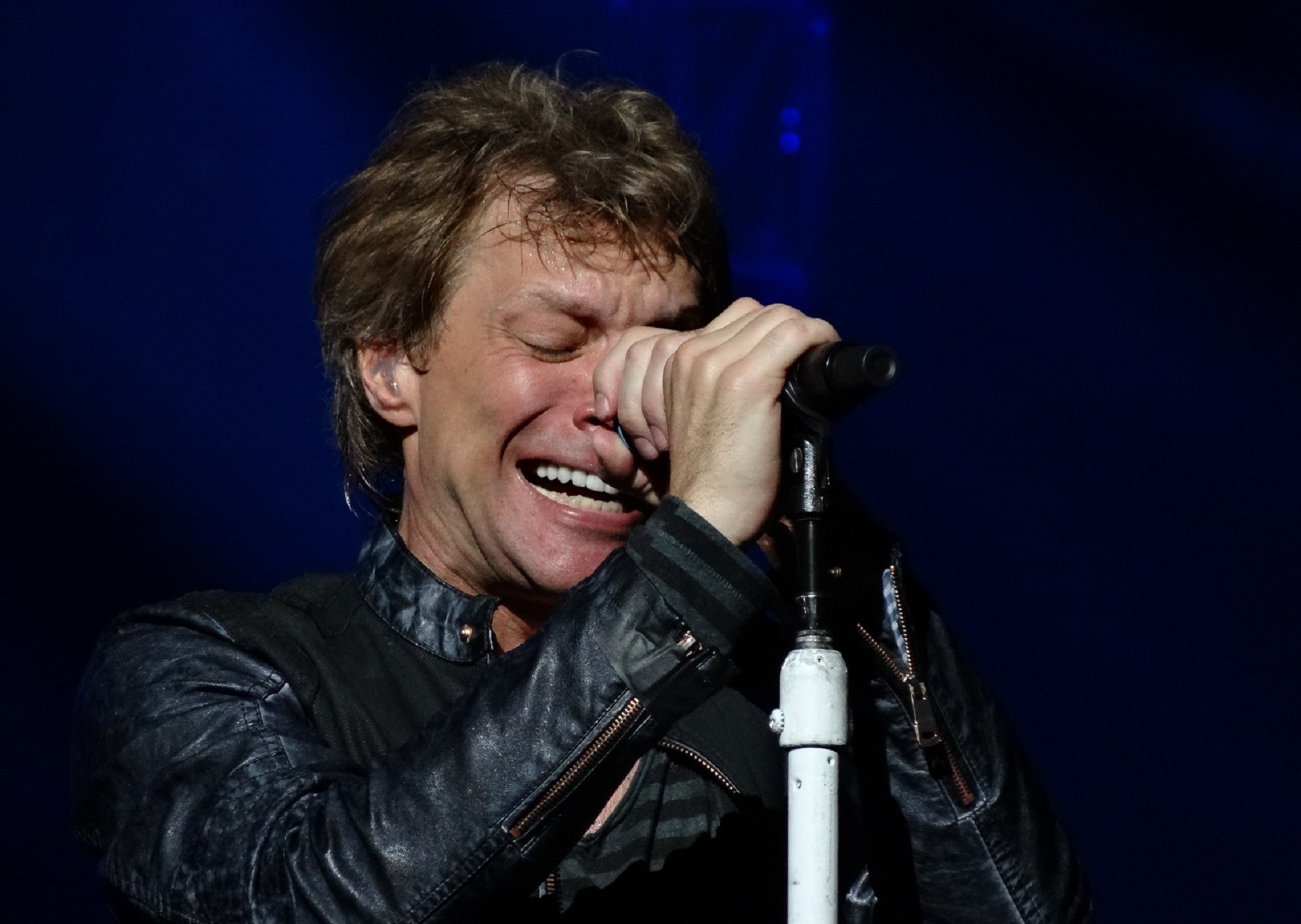 Jon Bon Jovi, Background element, Musical magnetism, Captivating aura, 1920x1370 HD Desktop