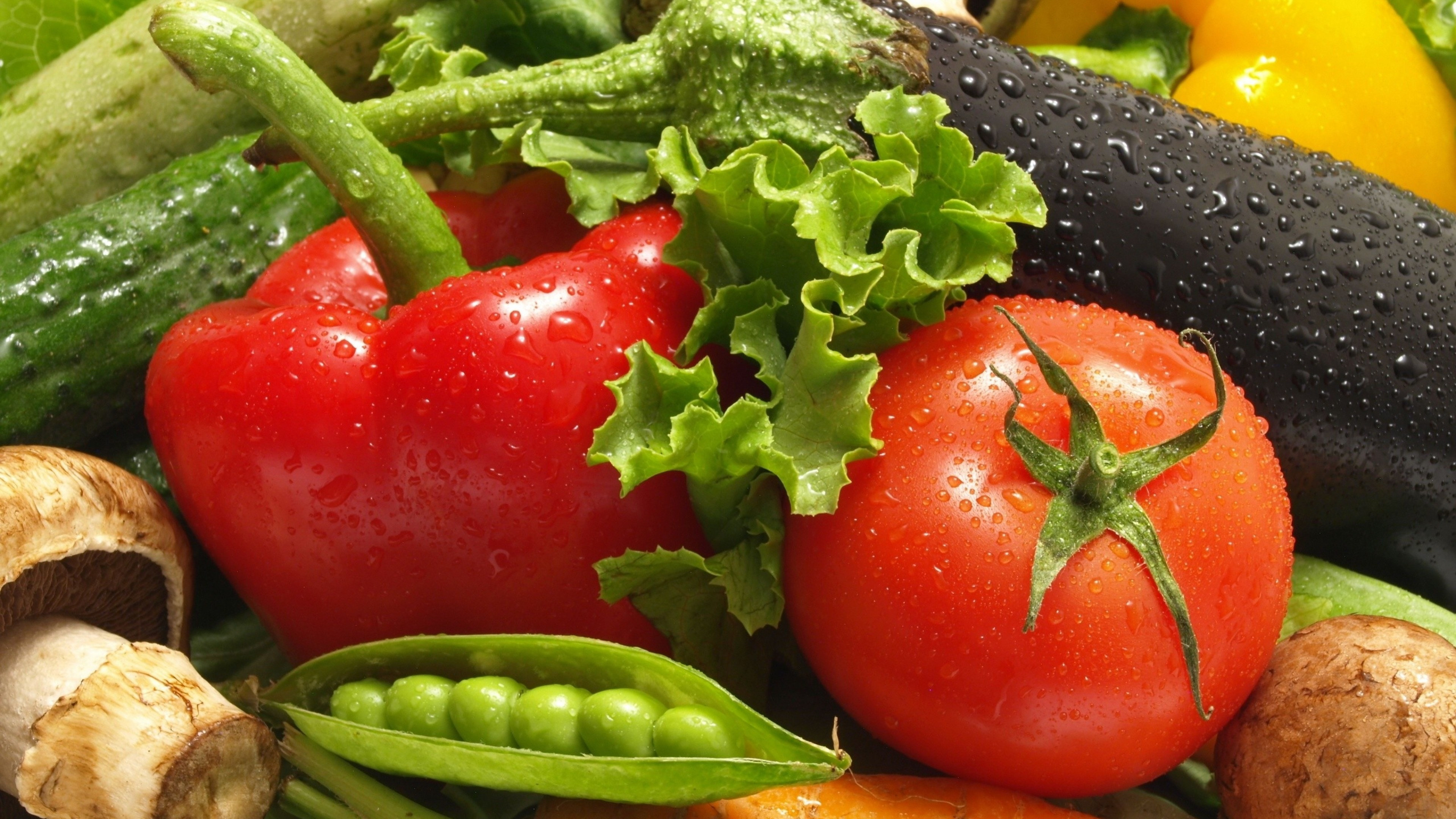 Vegetables: Tomato, The edible berry of the plant Solanum lycopersicum. 3840x2160 4K Wallpaper.