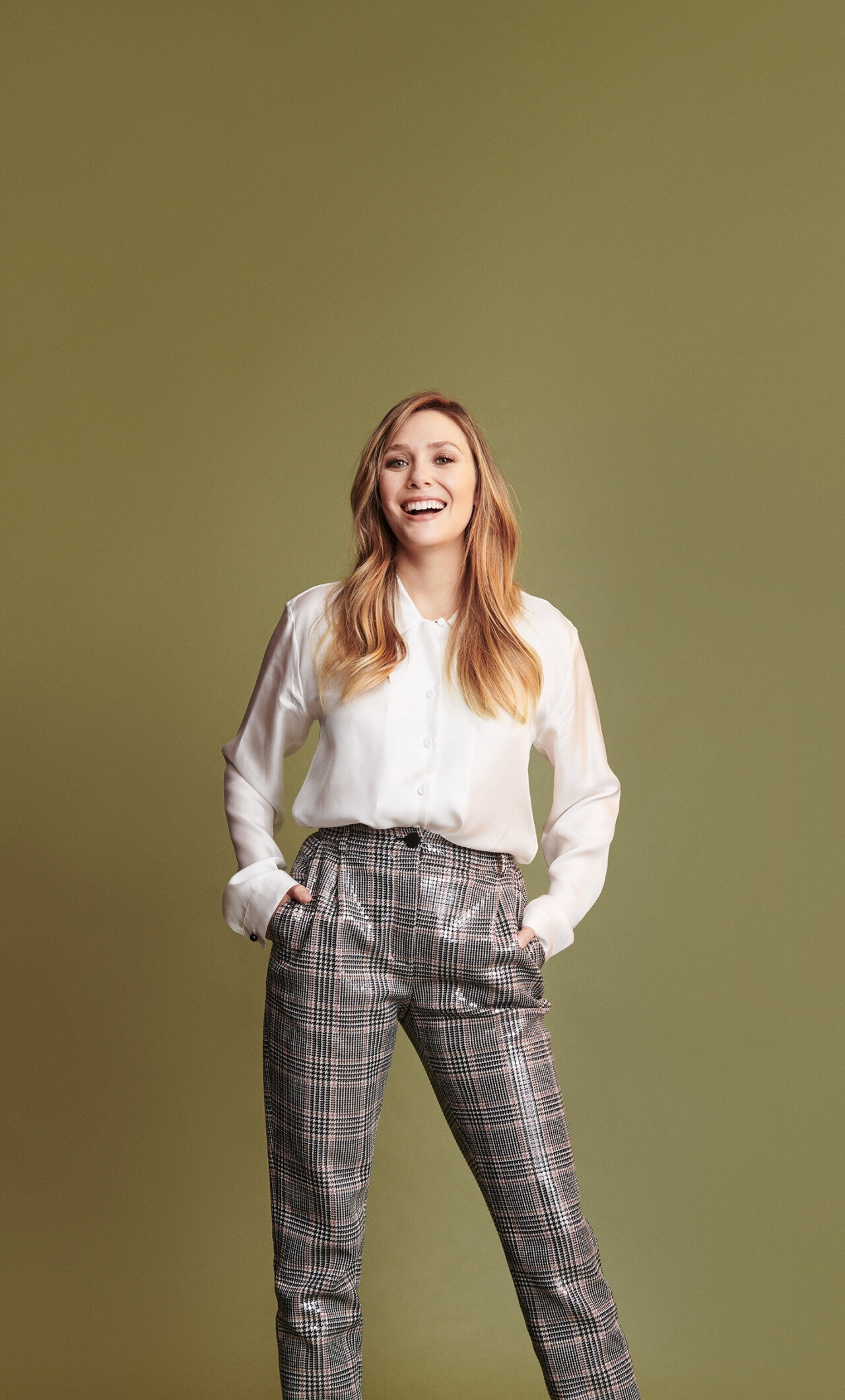 Elizabeth Olsen: Appeared at a young age in her sisters' various projects, Mary-Kate and Ashley. 1280x2120 HD Background.