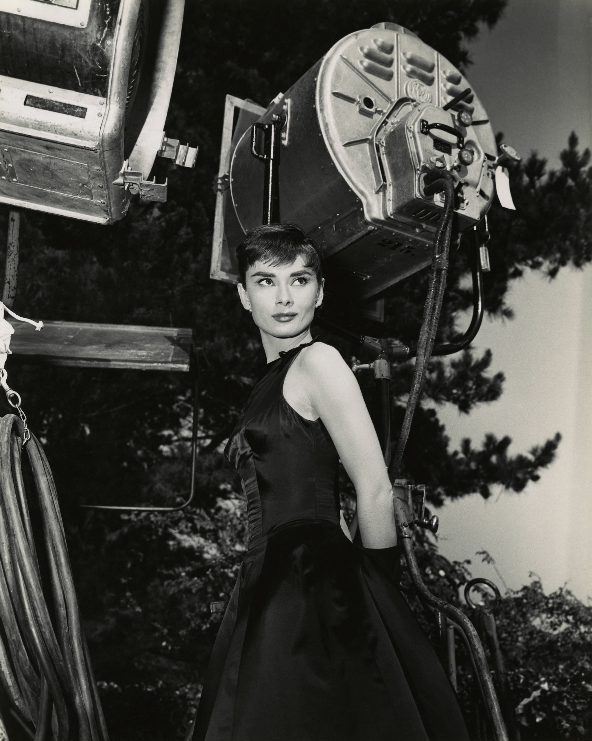 Audrey Hepburn, Sabrina 1954, Fanpop photo, 2050x2560 HD Phone