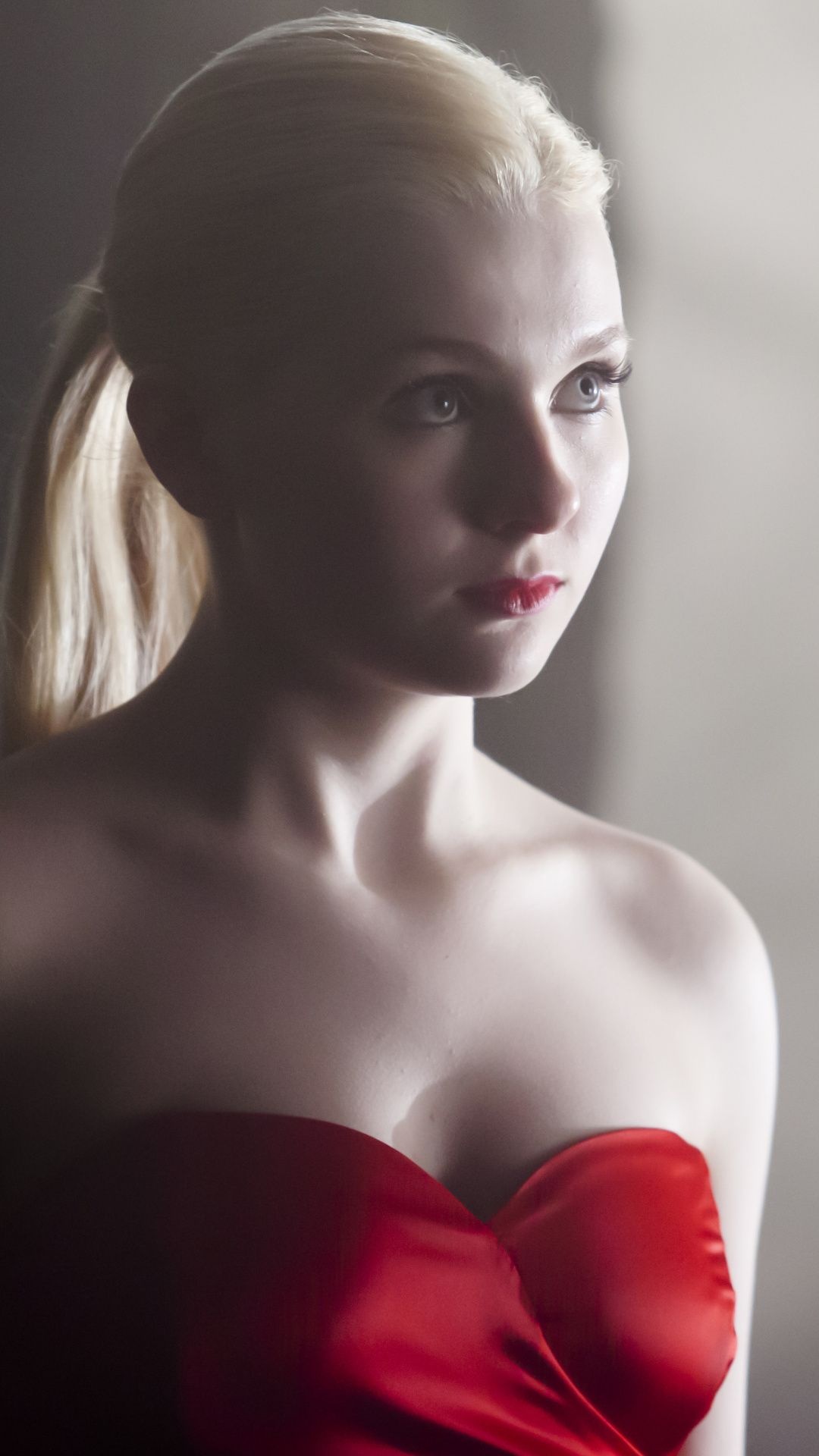 Abigail Breslin, American actress, Curious, Celebrity wallpapers, 1080x1920 Full HD Phone