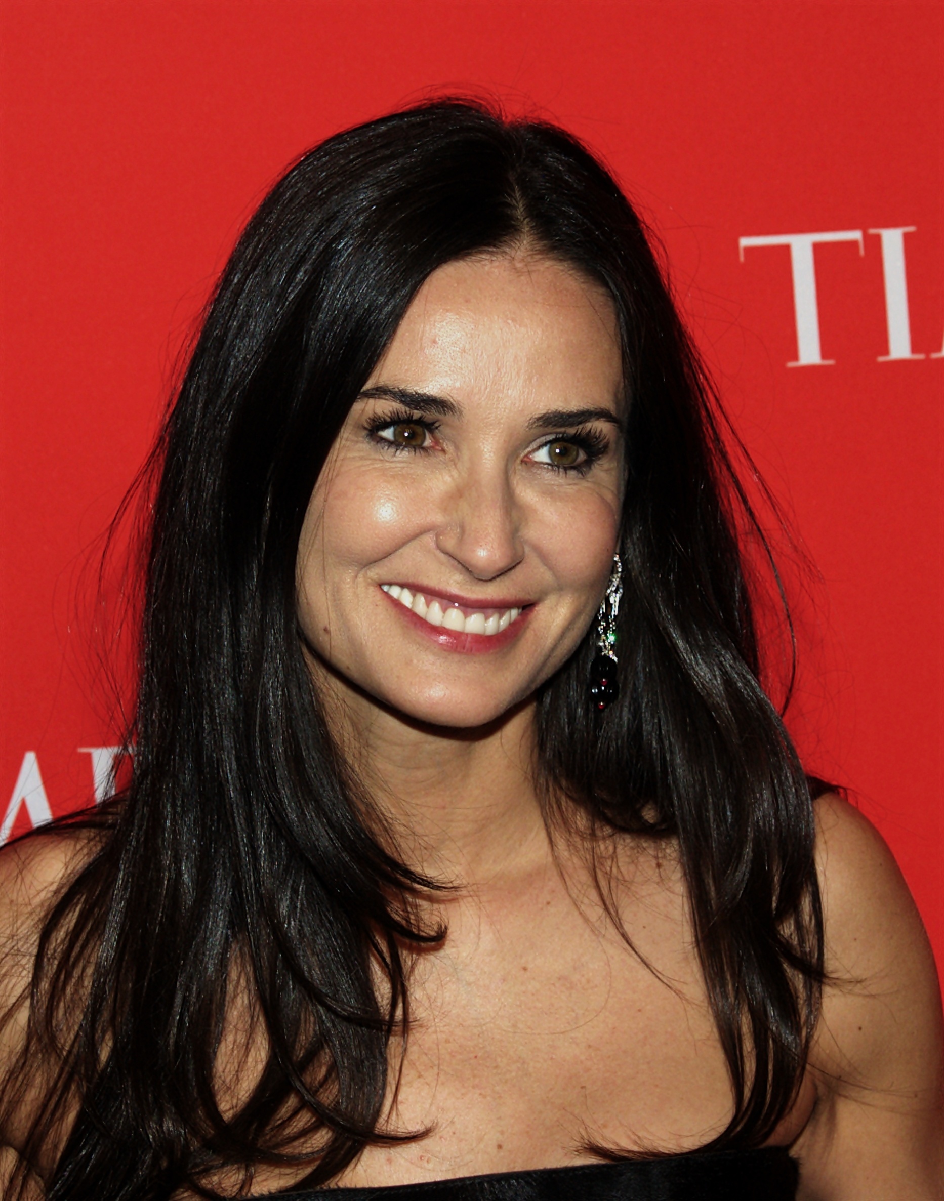 Demi Moore, Celebrity HQ pictures, Mesmerizing wallpapers, Stunning beauty, 1870x2380 HD Phone