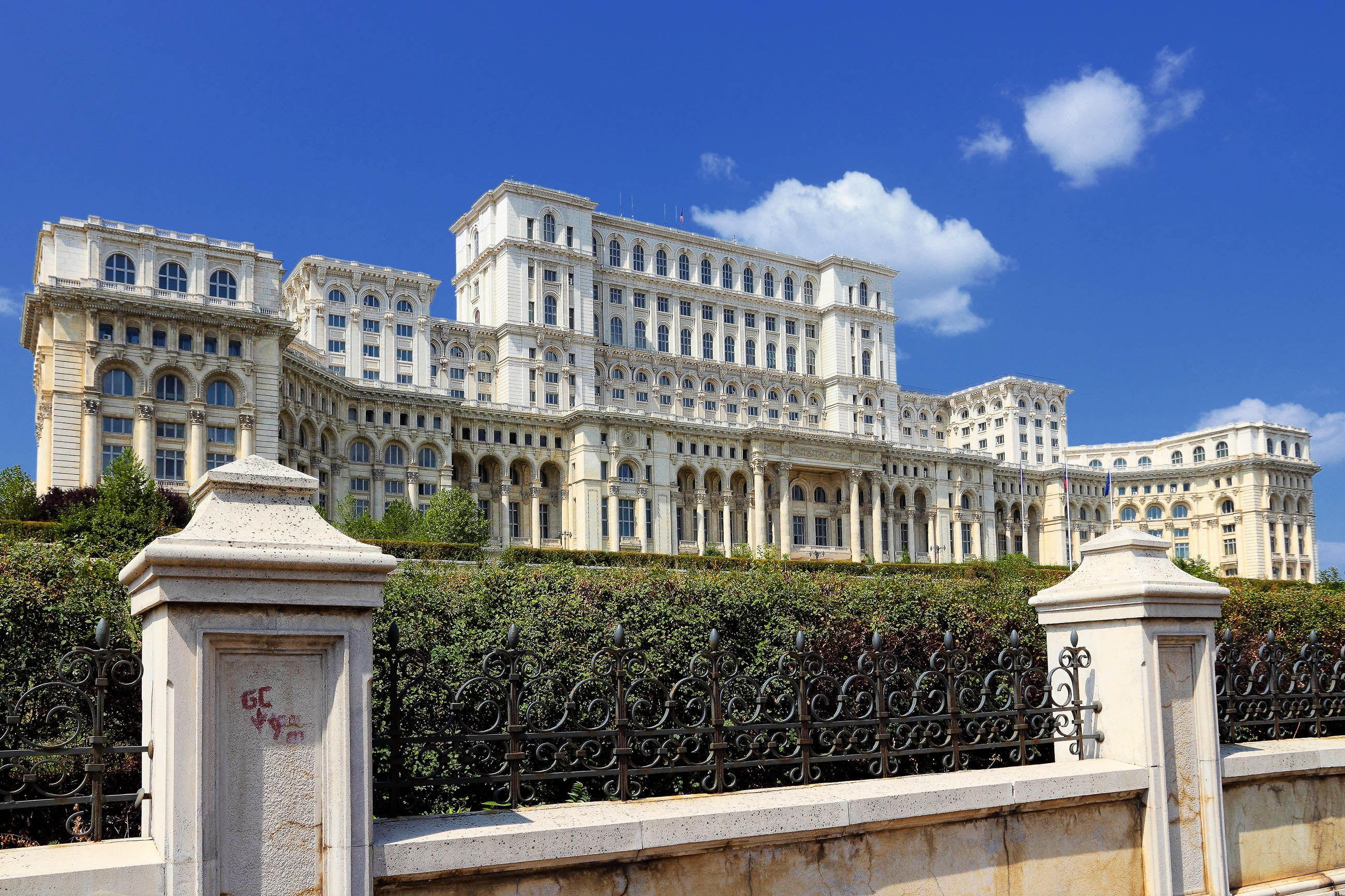 Palace of Parliament, Bucharest, Romania, Pictures, 2600x1740 HD Desktop