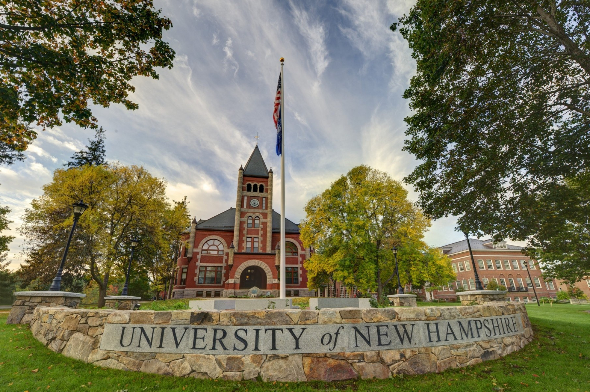 University of New Hampshire, Hybrid education, 2U partnership, 2000x1330 HD Desktop