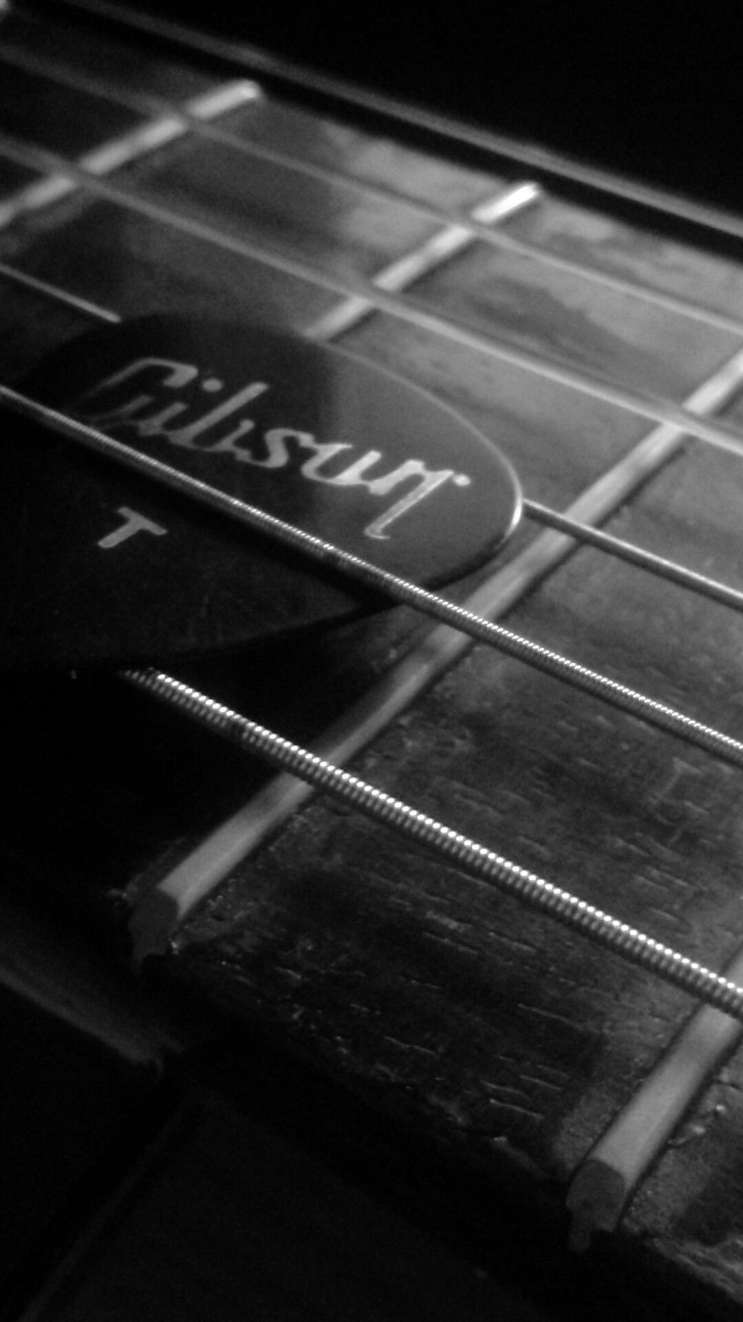 Gibson Guitar: The company has a range of acoustic models, including the J-45 and Hummingbird. 1080x1920 Full HD Background.