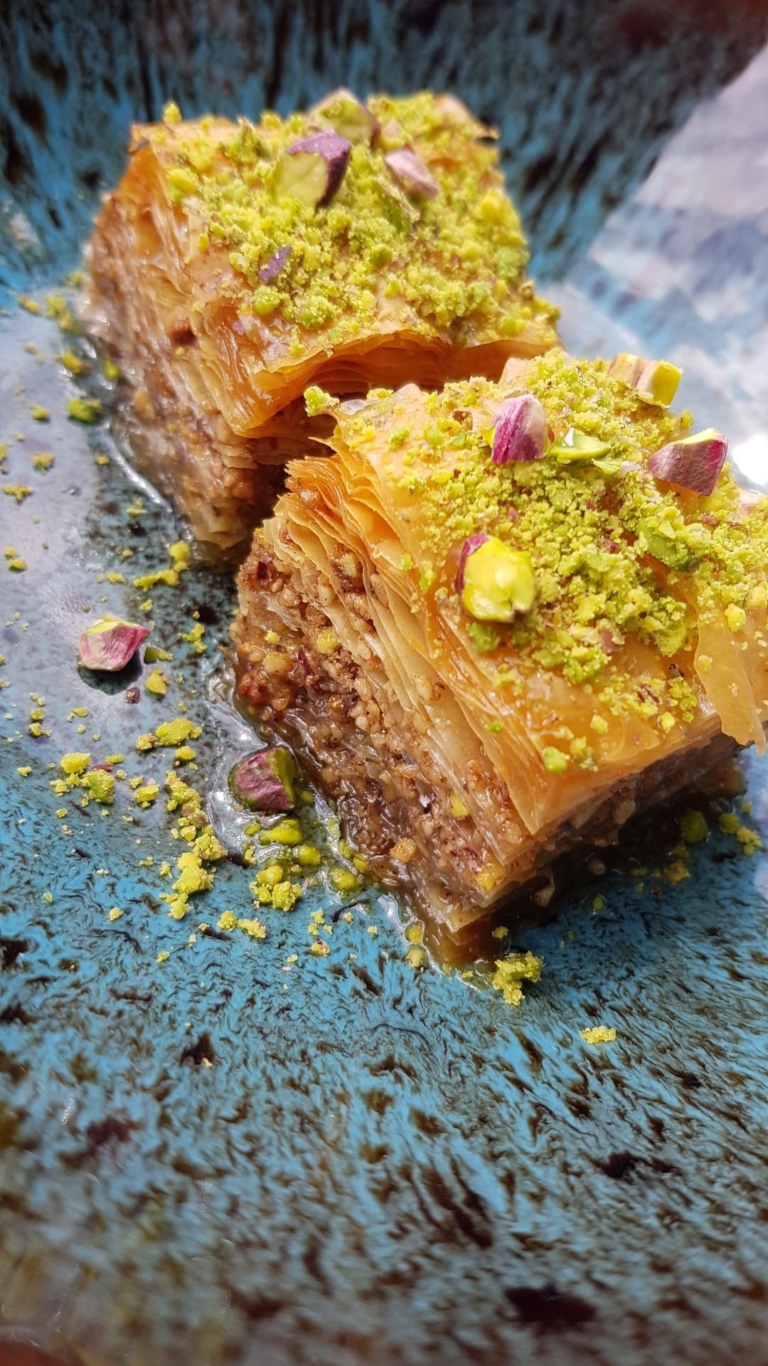 Baklava: Served with a dusting of powdered sugar or a sprinkling of ground cinnamon. 1080x1920 Full HD Wallpaper.