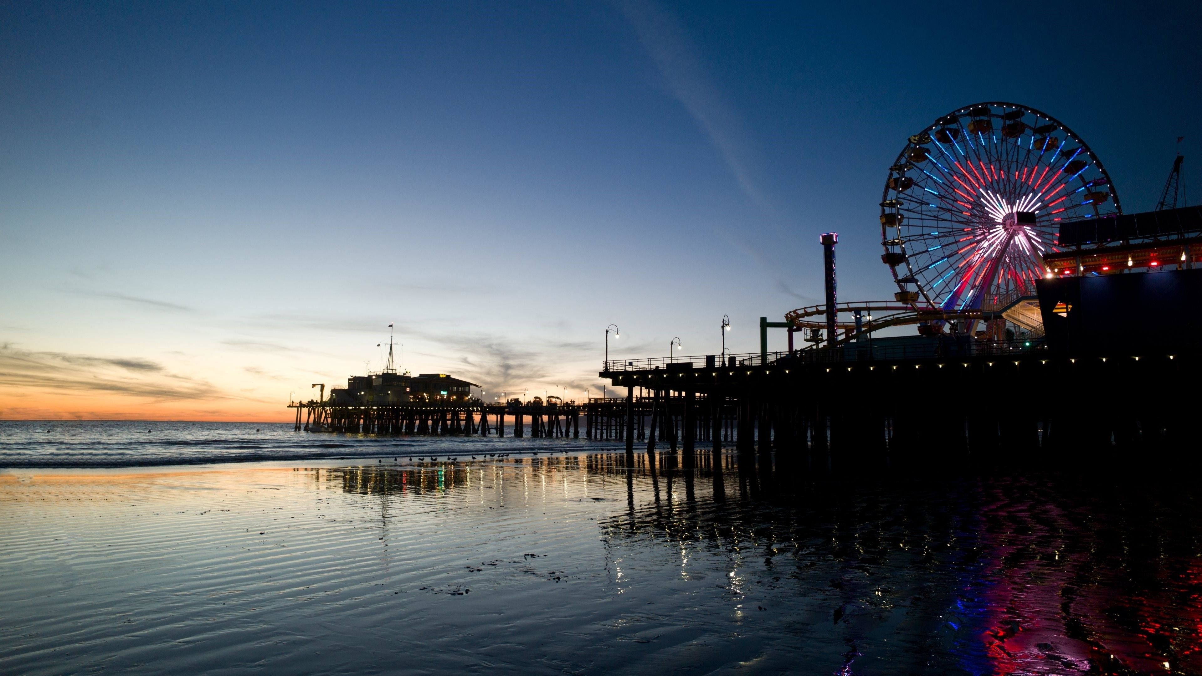 Fun Fair: Santa Monica, Los Angeles, An amusement show, Rides. 3840x2160 4K Wallpaper.