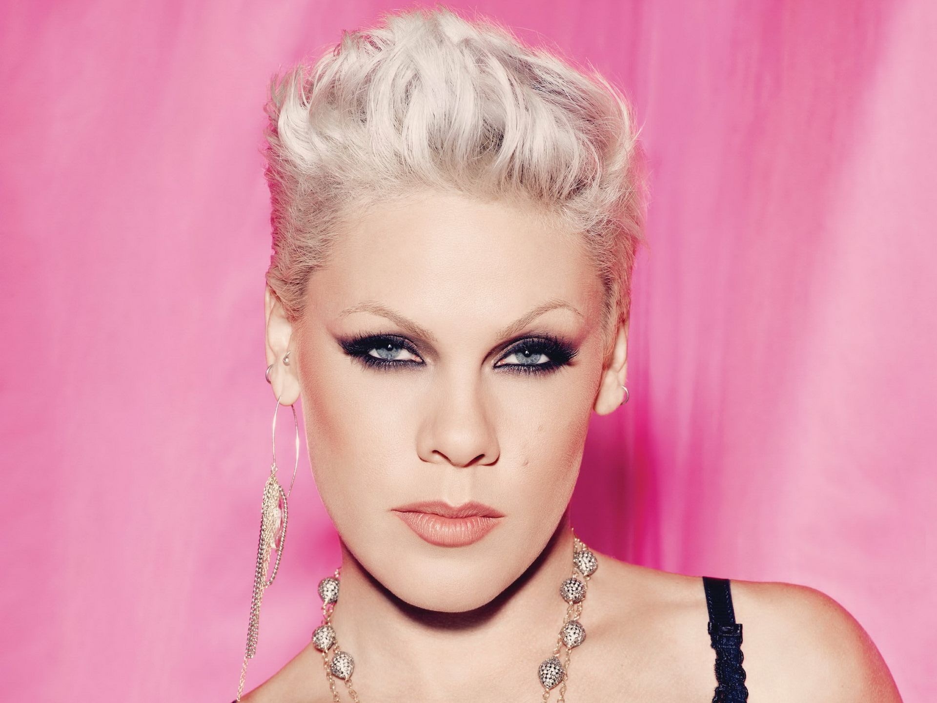 Pink Singer Wallpapers - Top Free Pink Singer Backgrounds 1920x1440