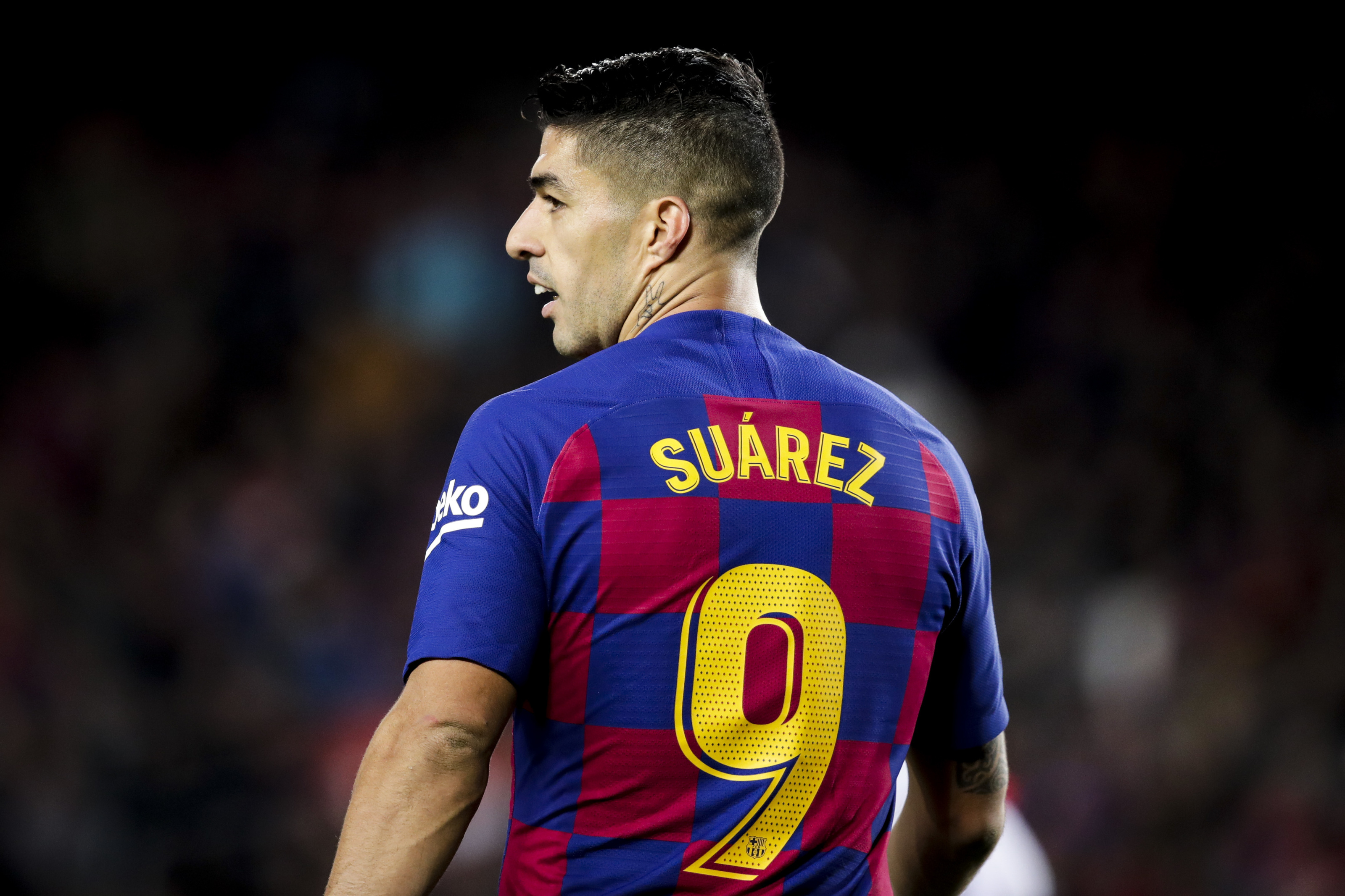 Luis Suarez, Barcelona controversy, Player's perspective, Football drama, 3200x2140 HD Desktop