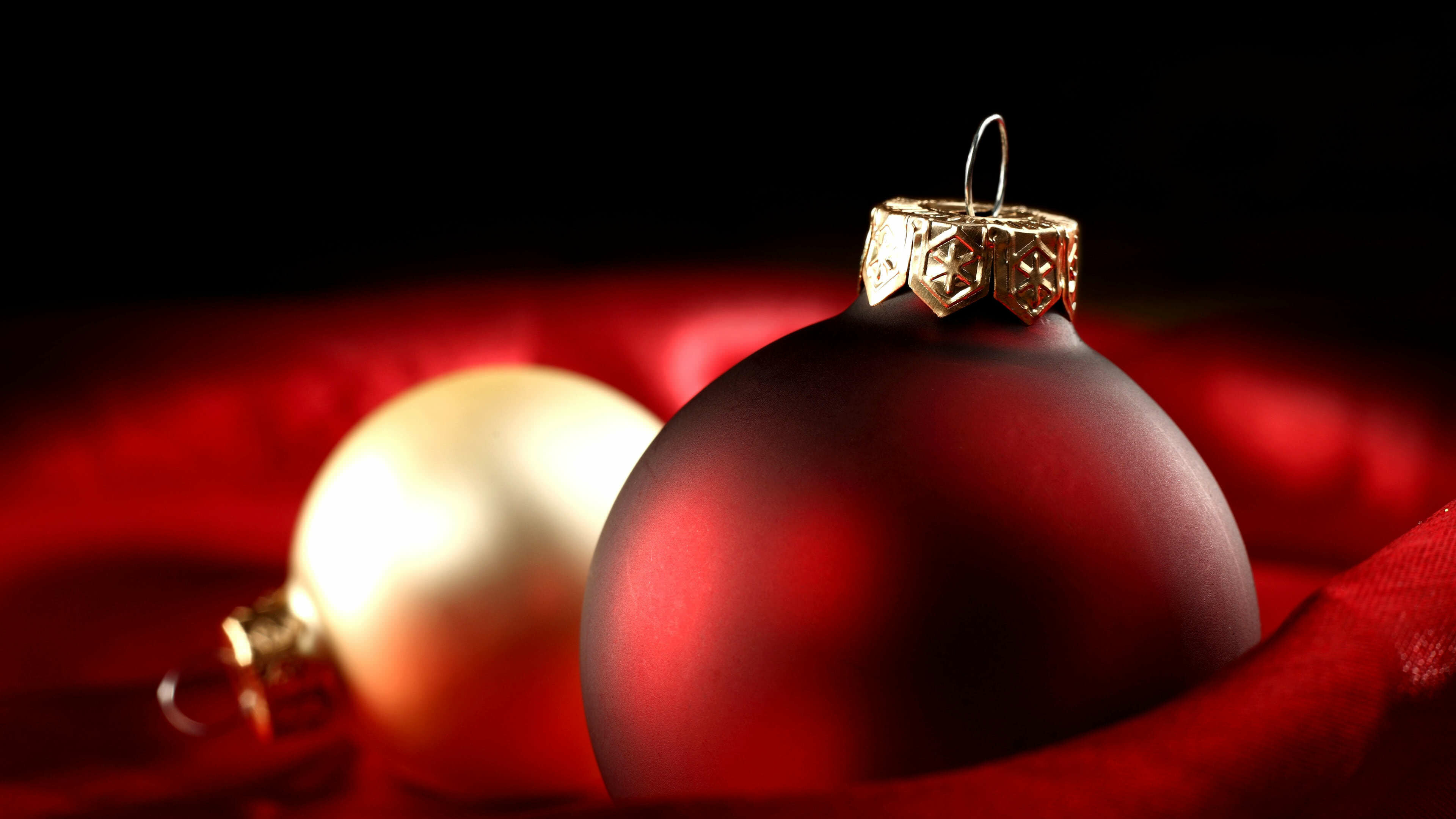 Christmas Ornament: Xmas tree balls, Celebration, Holyday. 3840x2160 4K Wallpaper.
