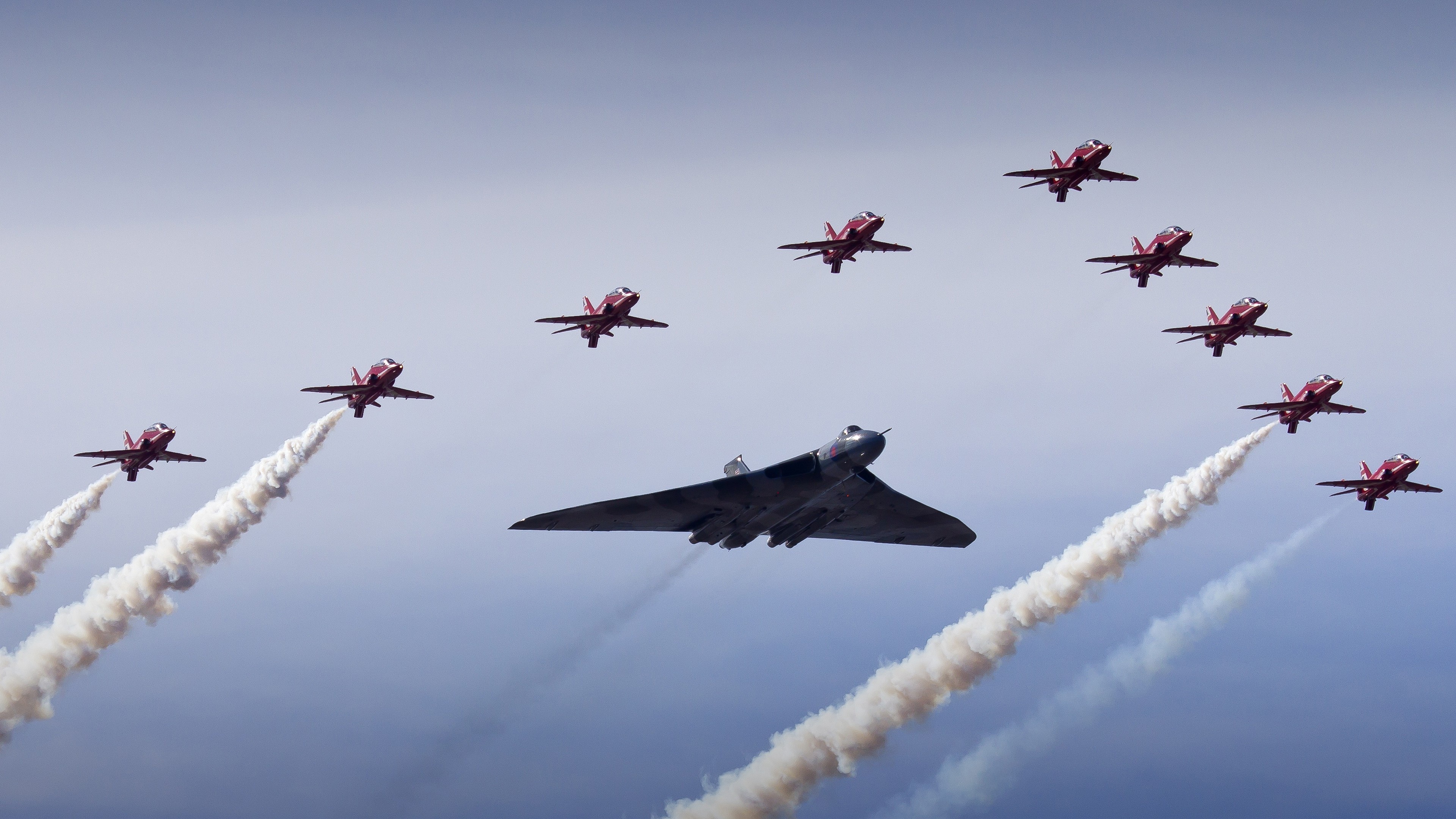 Avro Vulcan, Red Arrows, Fighter jet, Stunning wallpaper, 3840x2160 4K Desktop