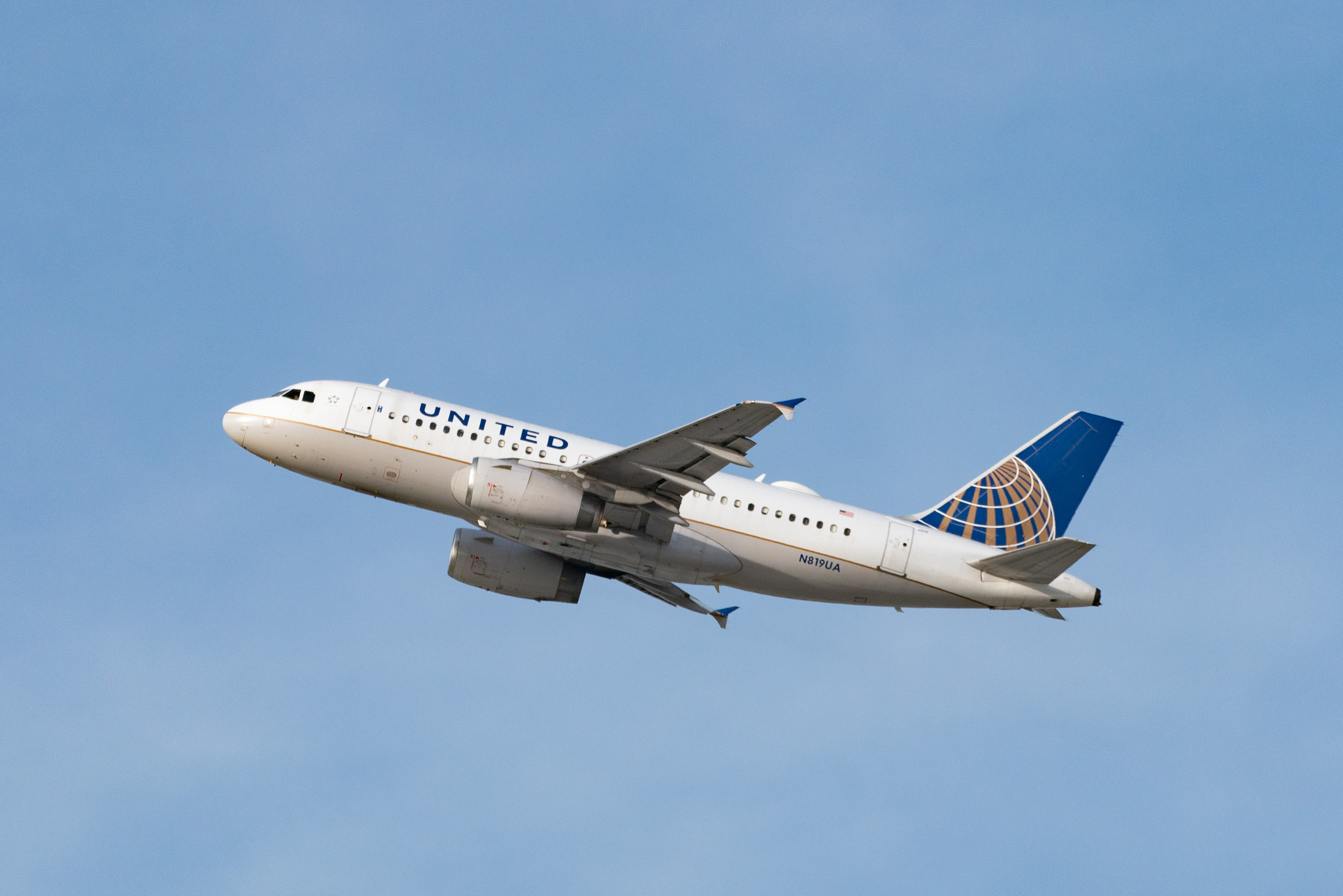 United Airlines, Sparks debate, Diversify pilot staff, Air travel, 3100x2070 HD Desktop