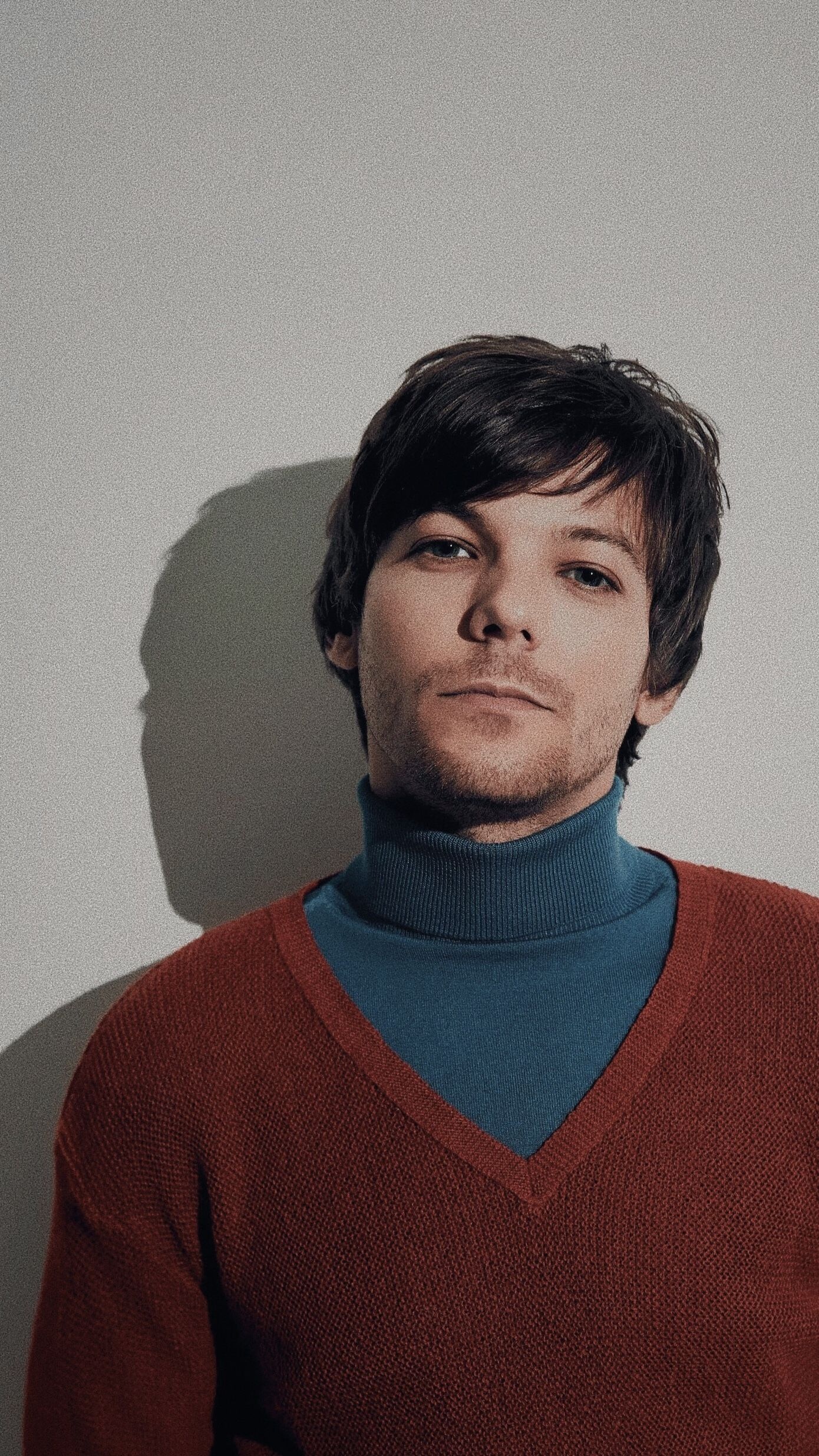 Louis Tomlinson, Fashionable outfits, Concert ready, Music icon, 1390x2480 HD Phone
