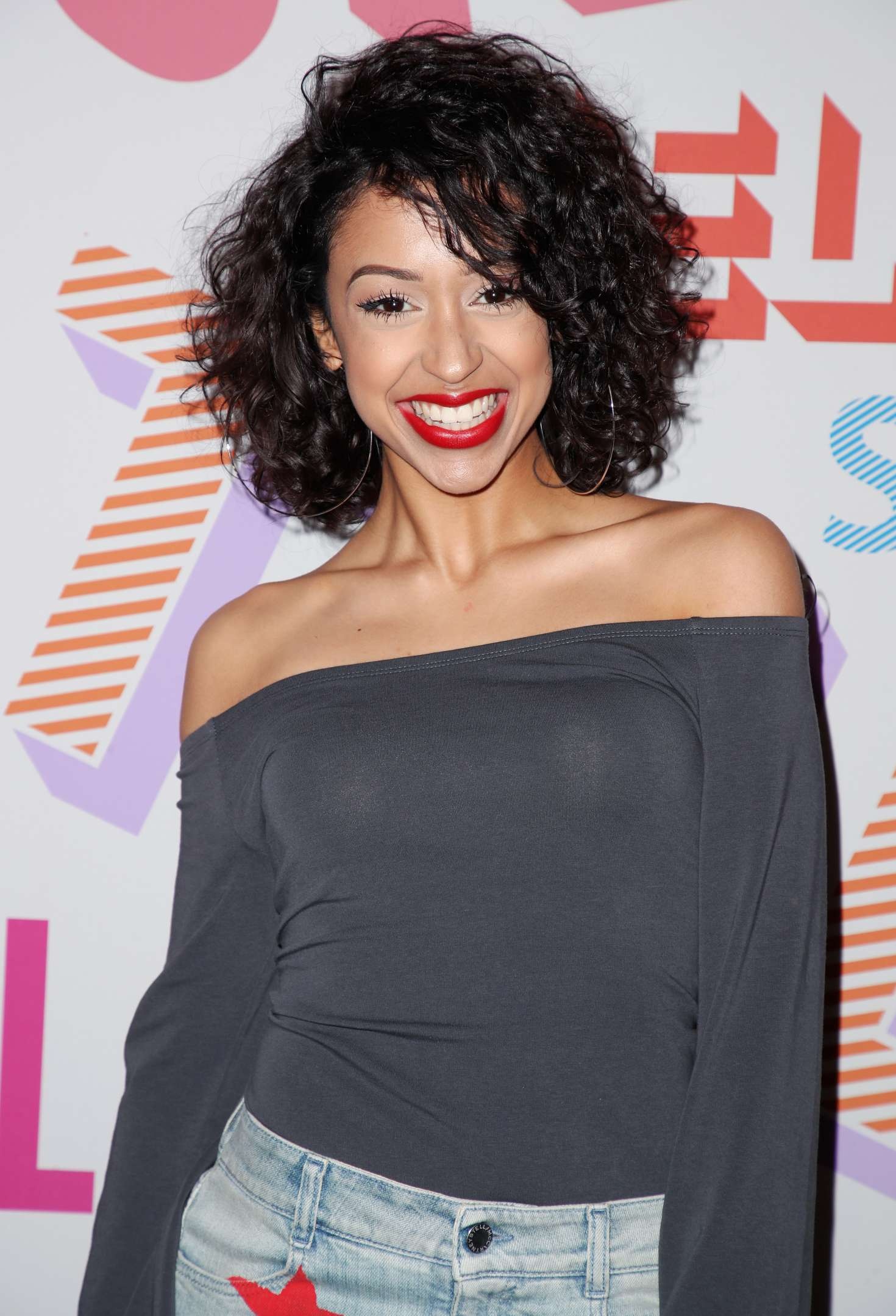 Liza Koshy: The fastest YouTube personality to reach 10 million subscribers. 1470x2160 HD Wallpaper.