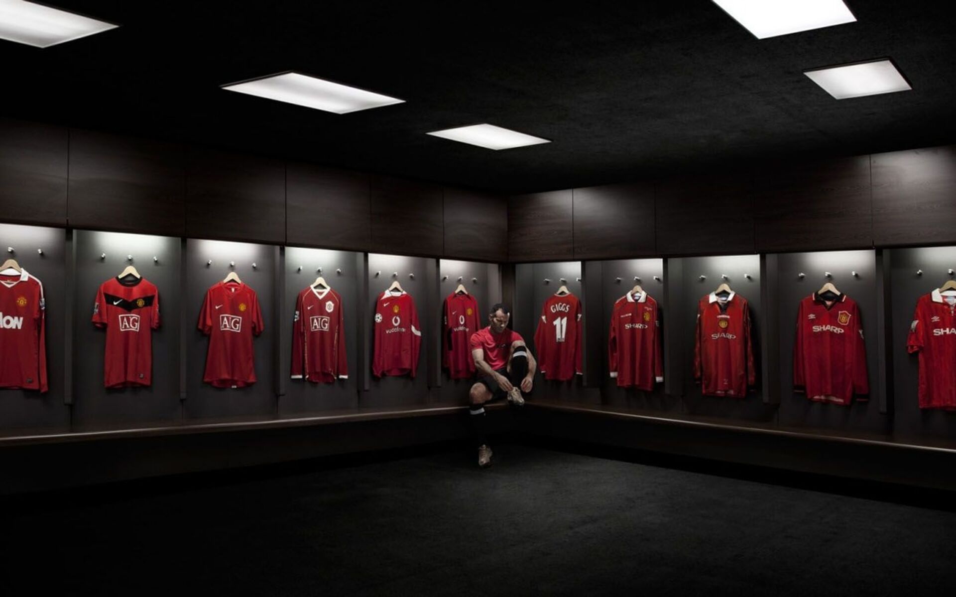 Manchester United, Immersive sports experience, Unforgettable moments, Memorable images, 1920x1200 HD Desktop